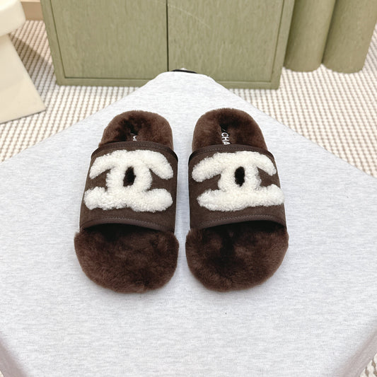 CHANEL 25S FUR SLIPPERS DOUBLE-LAYERED IN DARK BROWN WITH WHITE CC LOGO - 35