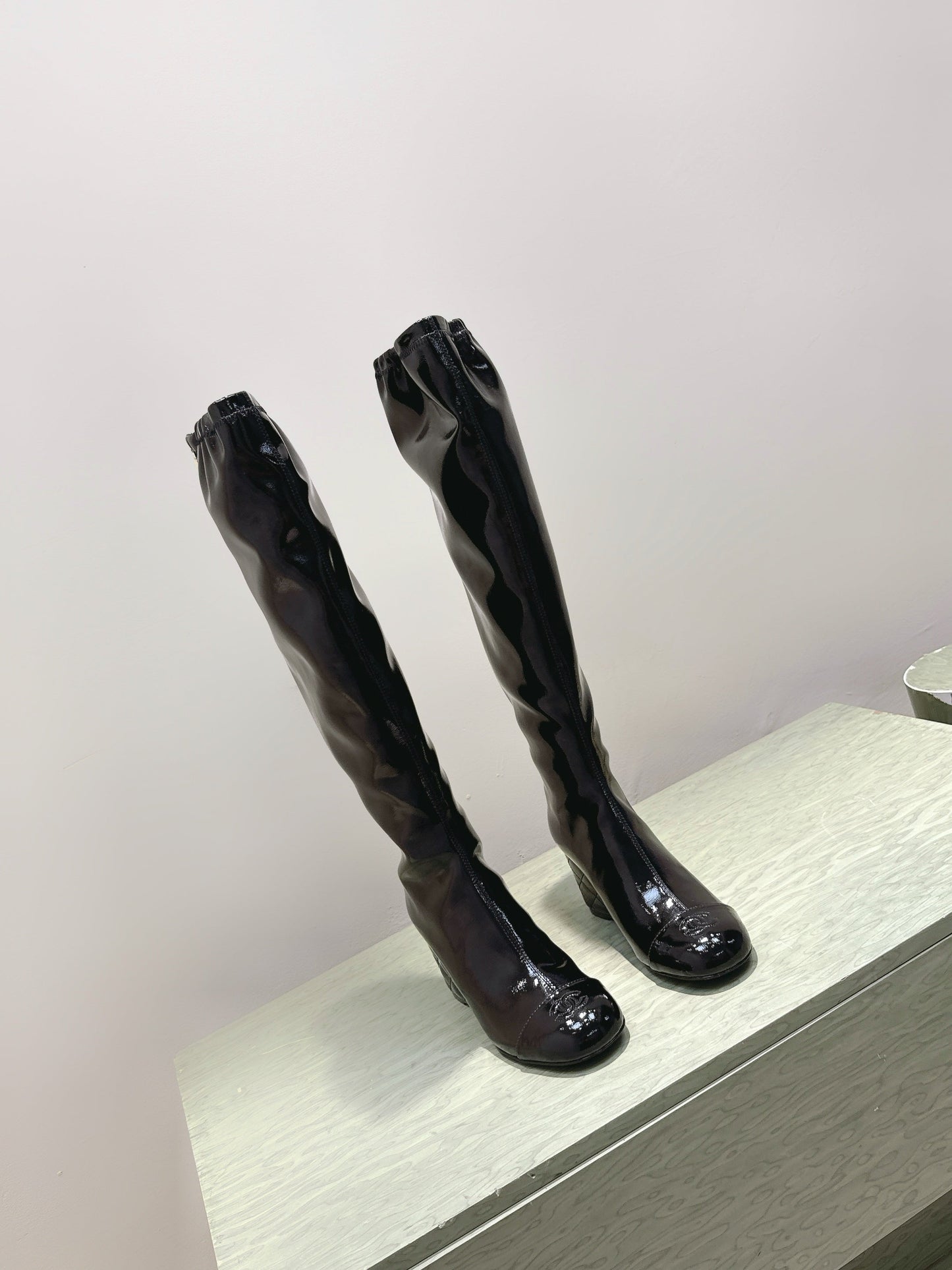 CHANEL 25S KNEE-HIGH BOOTS 60MM IN BLACK PATENT CALFSKIN WEDGE HEELS - 34