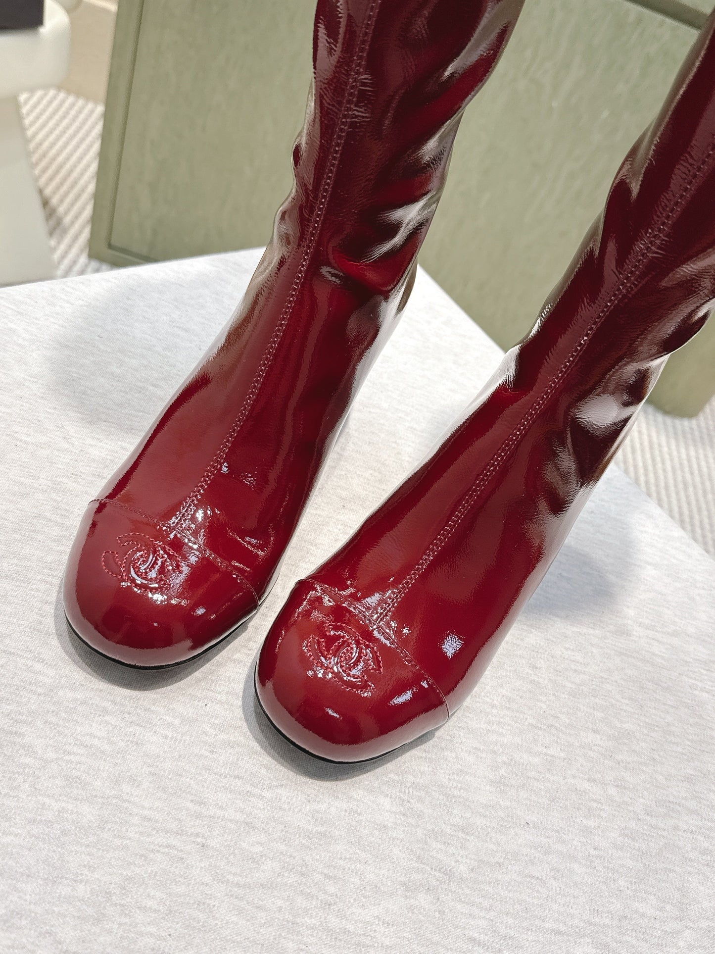 CHANEL 25S KNEE-HIGH BOOTS 60MM IN BURGUNDY PATENT CALFSKIN WEDGE HEELS - 34