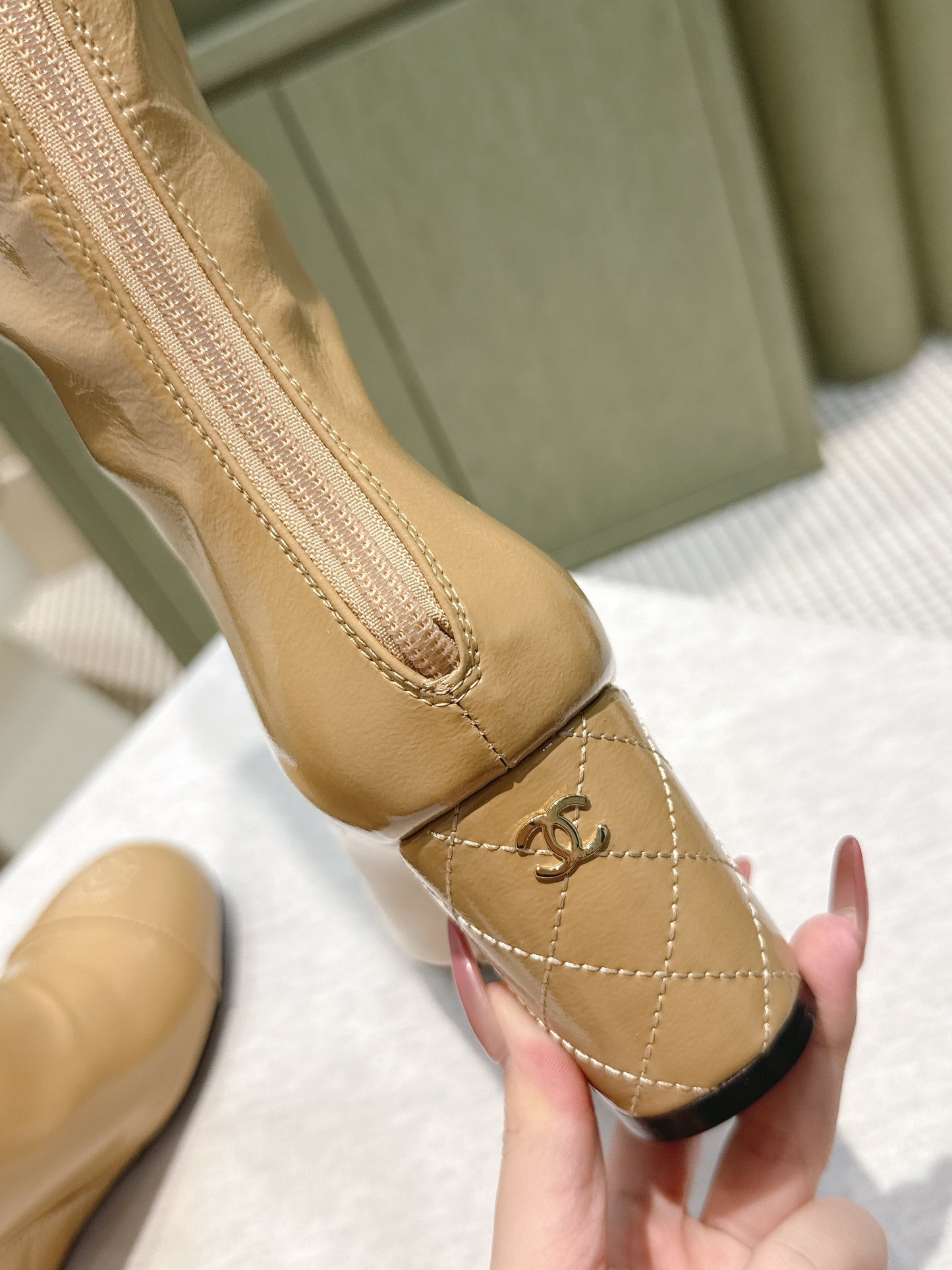 CHANEL 25S KNEE-HIGH BOOTS 60MM IN BEIGE PATENT CALFSKIN WEDGE HEELS - 34
