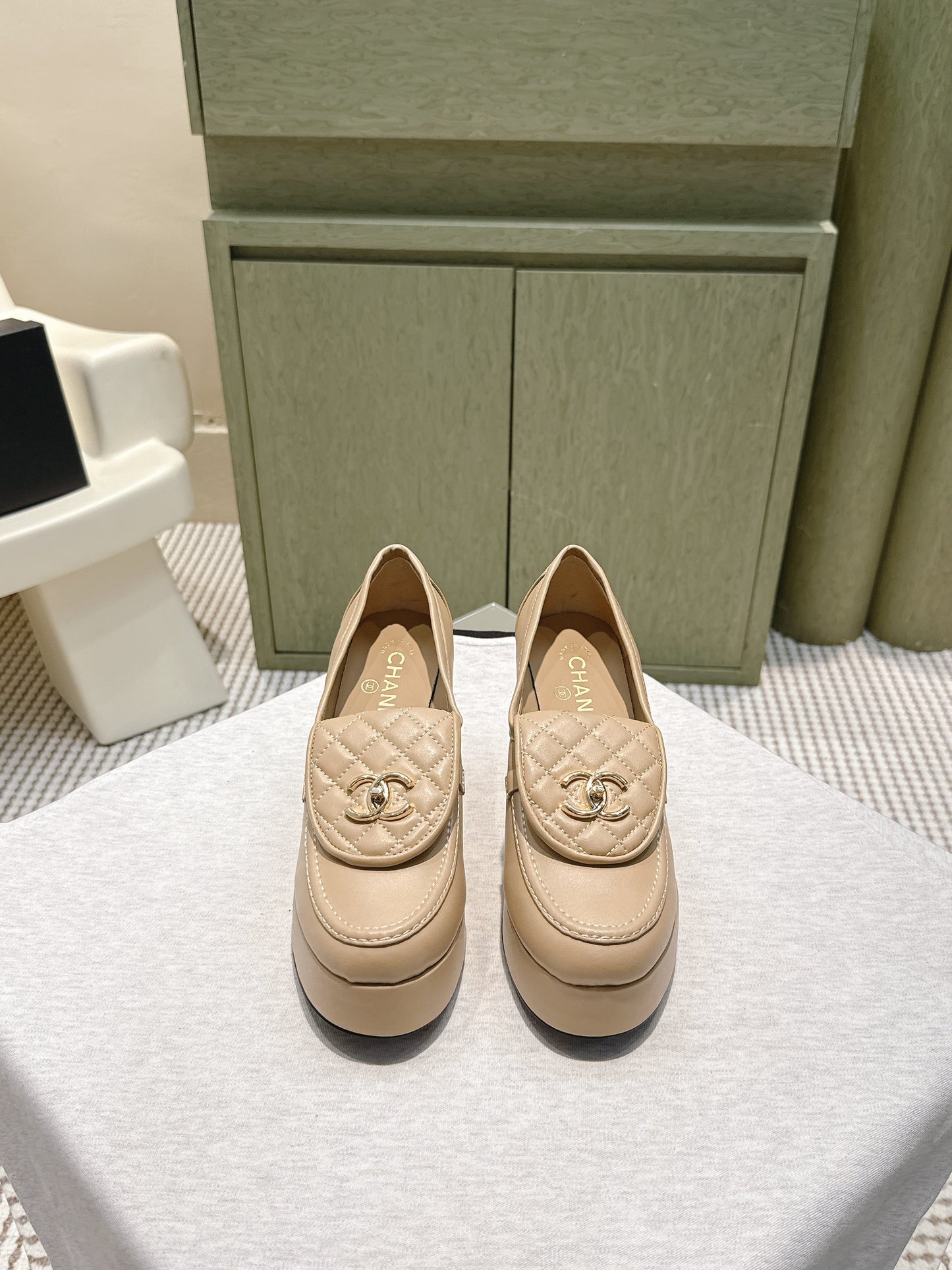 CHANEL 25S HIGH-HEELED MOCCASINS 80MM IN LIGHT TAN CALFSKIN GOLD HARDWARE - 35