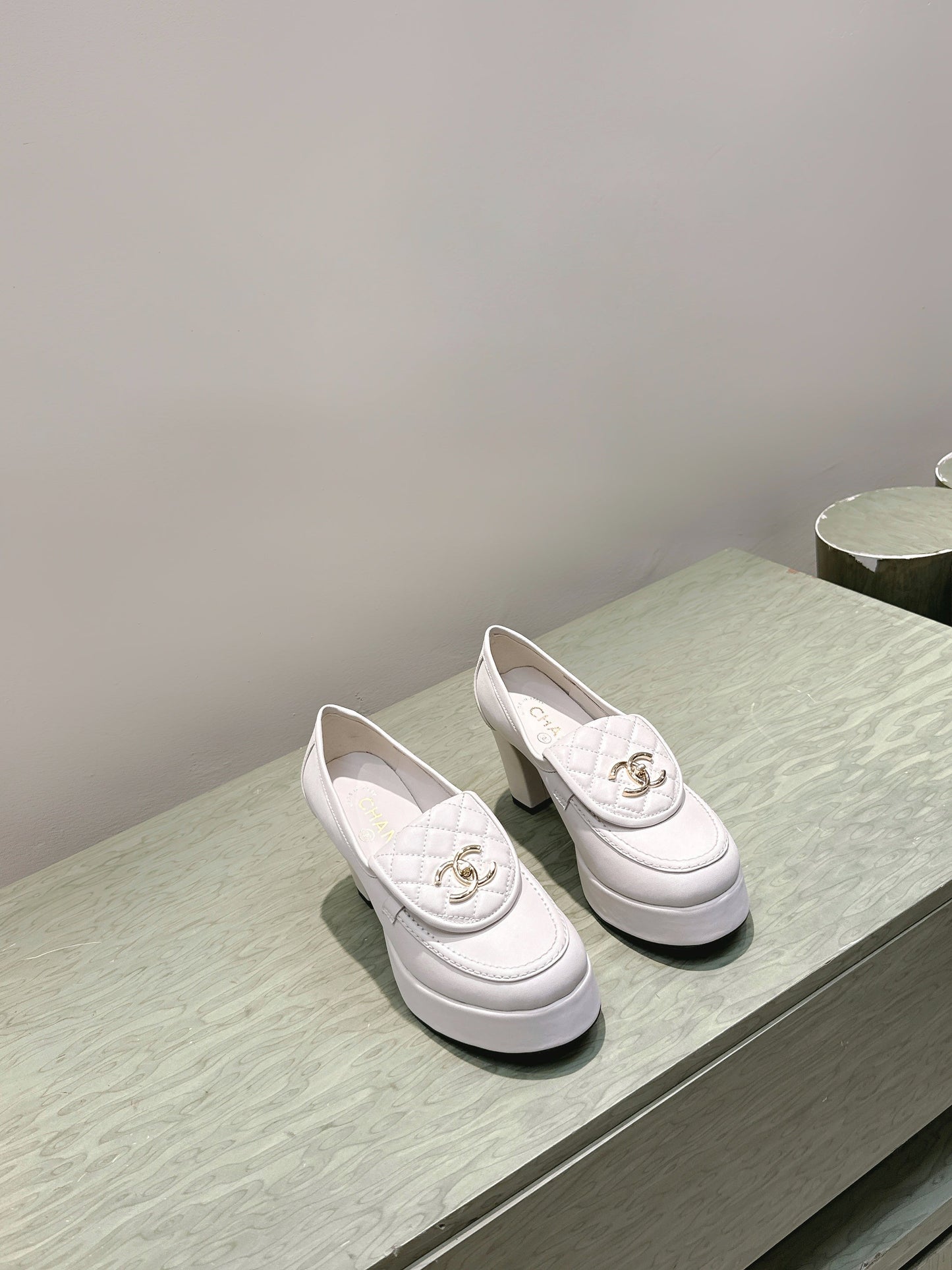 CHANEL 25S HIGH-HEELED MOCCASINS 80MM IN WHITE CALFSKIN GOLD HARDWARE - 35