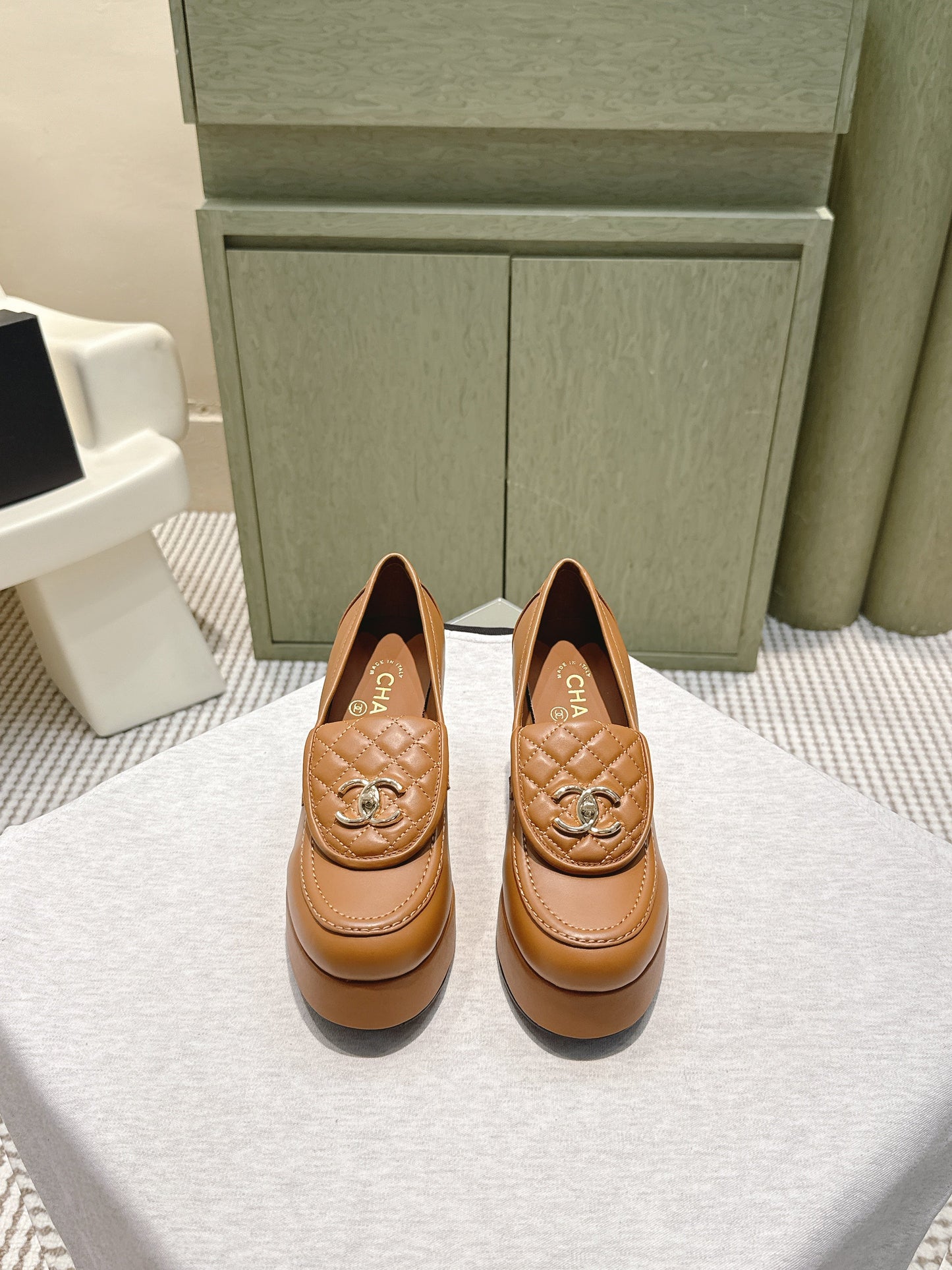 CHANEL 25S HIGH-HEELED MOCCASINS 80MM IN CARAMEL CALFSKIN GOLD HARDWARE - 35