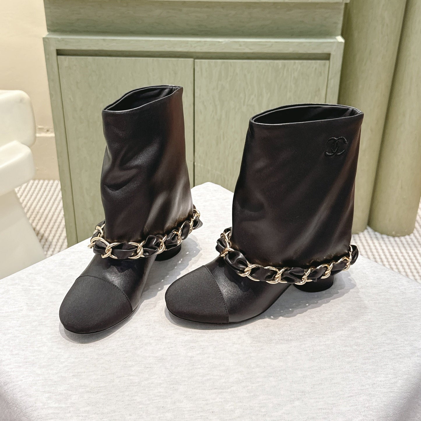 CHANEL 25S CALF-LENGTH BOOTS 45MM IN BLACK CALFSKIN GOLD HARDWARE - 35
