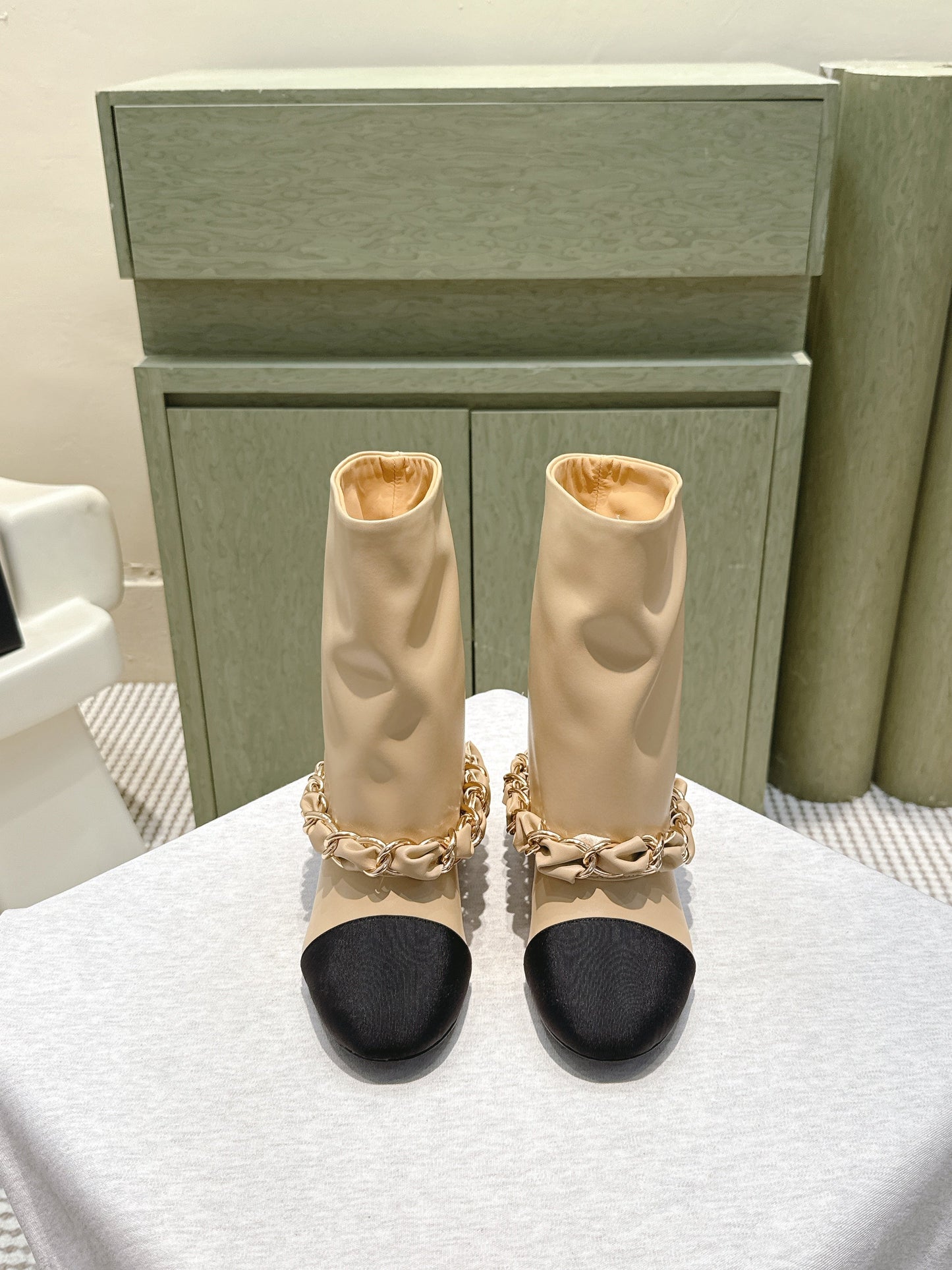 CHANEL 25S CALF-LENGTH BOOTS 45MM IN BEIGE AND BLACK CALFSKIN GOLD HARDWARE - 35