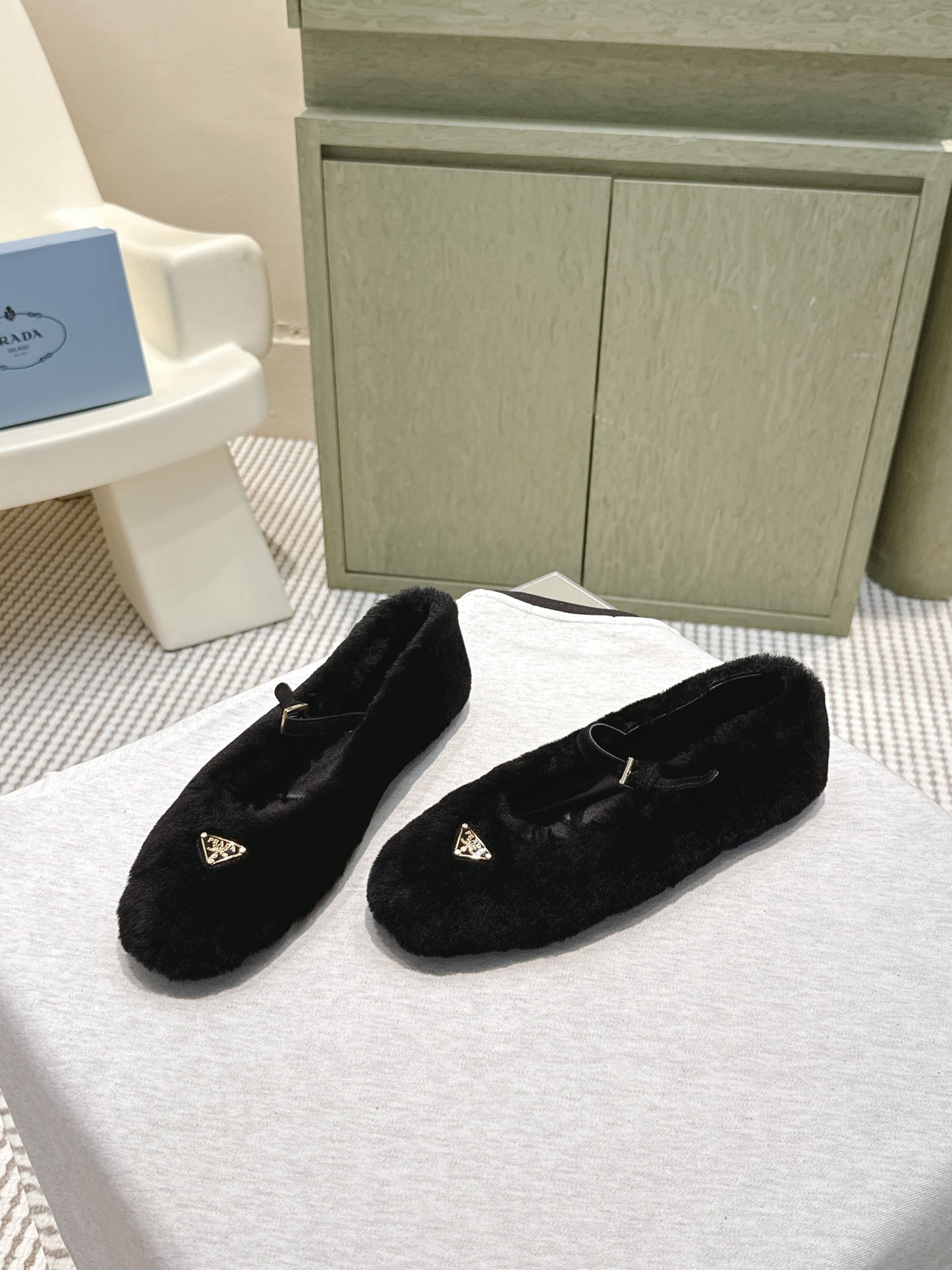PRADA 25S MARY JANE BALLET FLATS IN BLACK FUR - 35