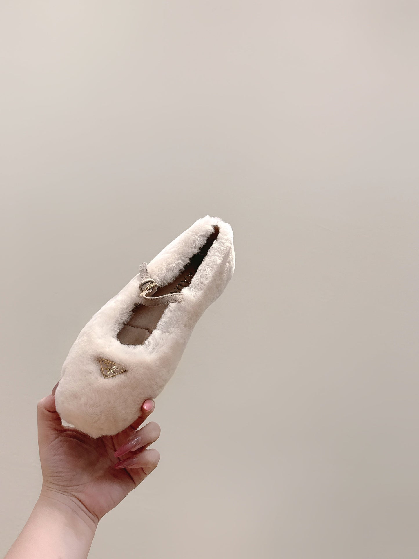PRADA 25S MARY JANE BALLET FLATS IN LIGHT BEIGE FUR - 35