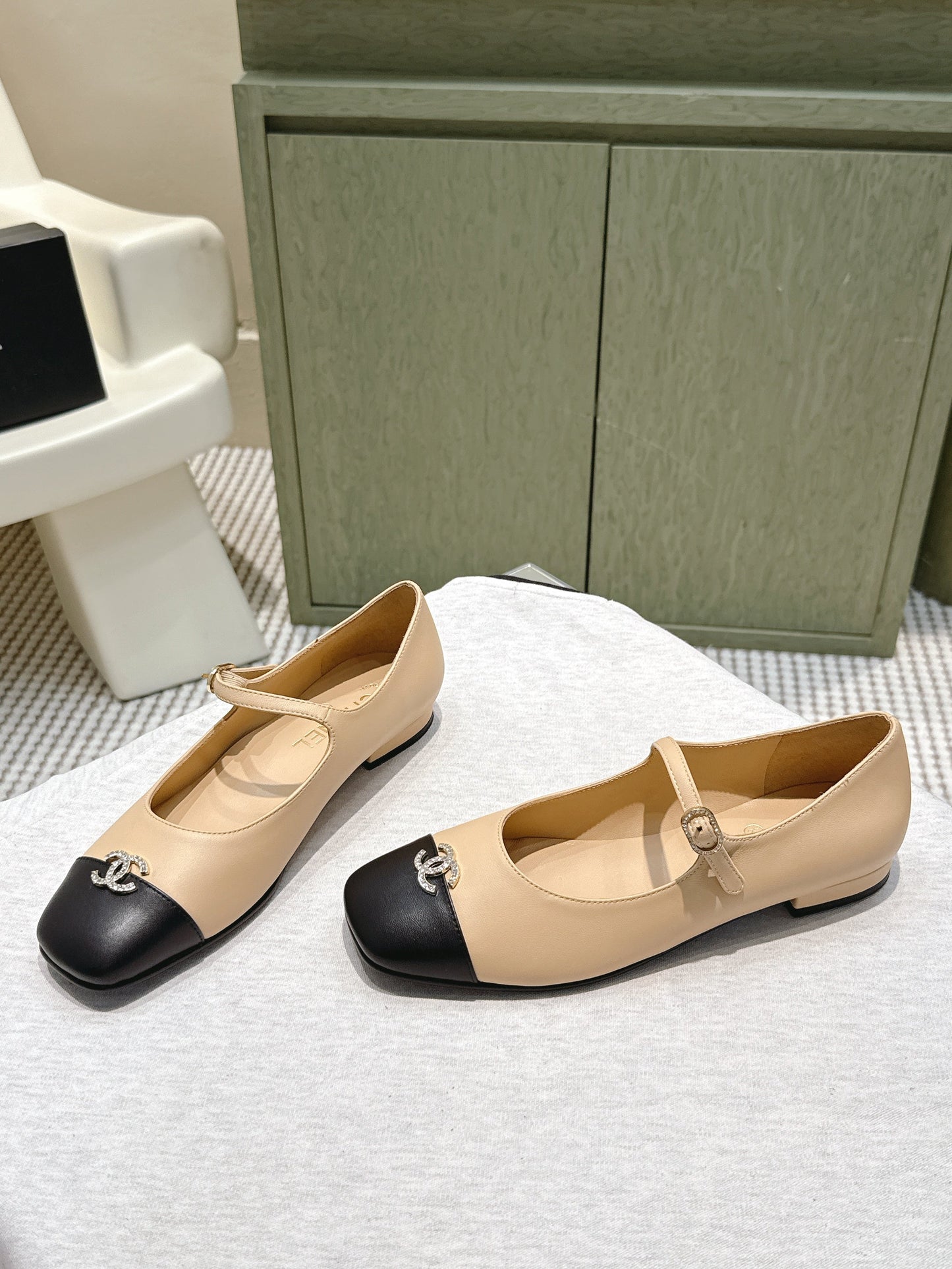 CHANEL 25S MARY JANE FLATS IN BEIGE LAMBSKIN WITH BLACK CAP TOE SILVER HARDWARE - 35