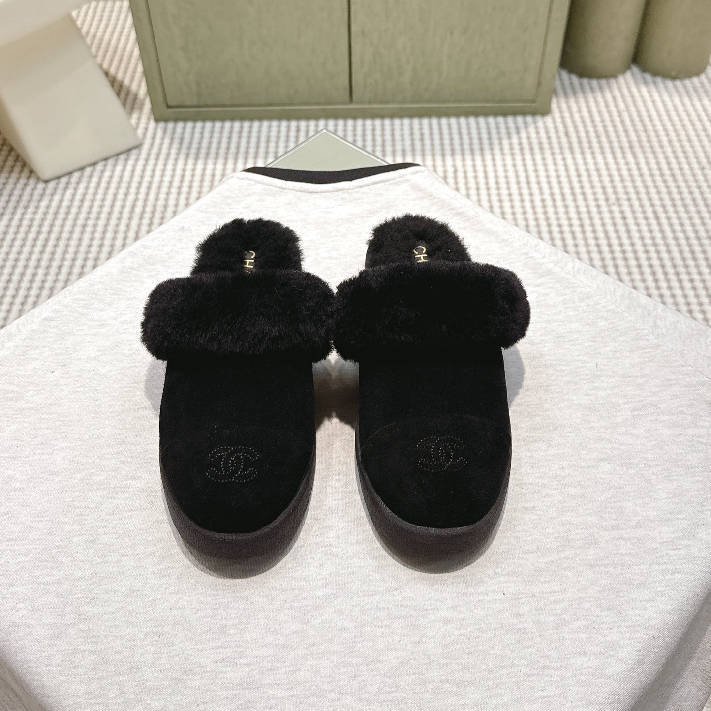 CHANEL 25S FUR-LINED MULES IN BLACK SUEDE - 35