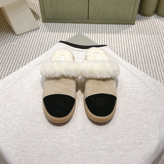 CHANEL 25S FUR-LINED MULES IN BEIGE AND BLACK SUEDE - 35