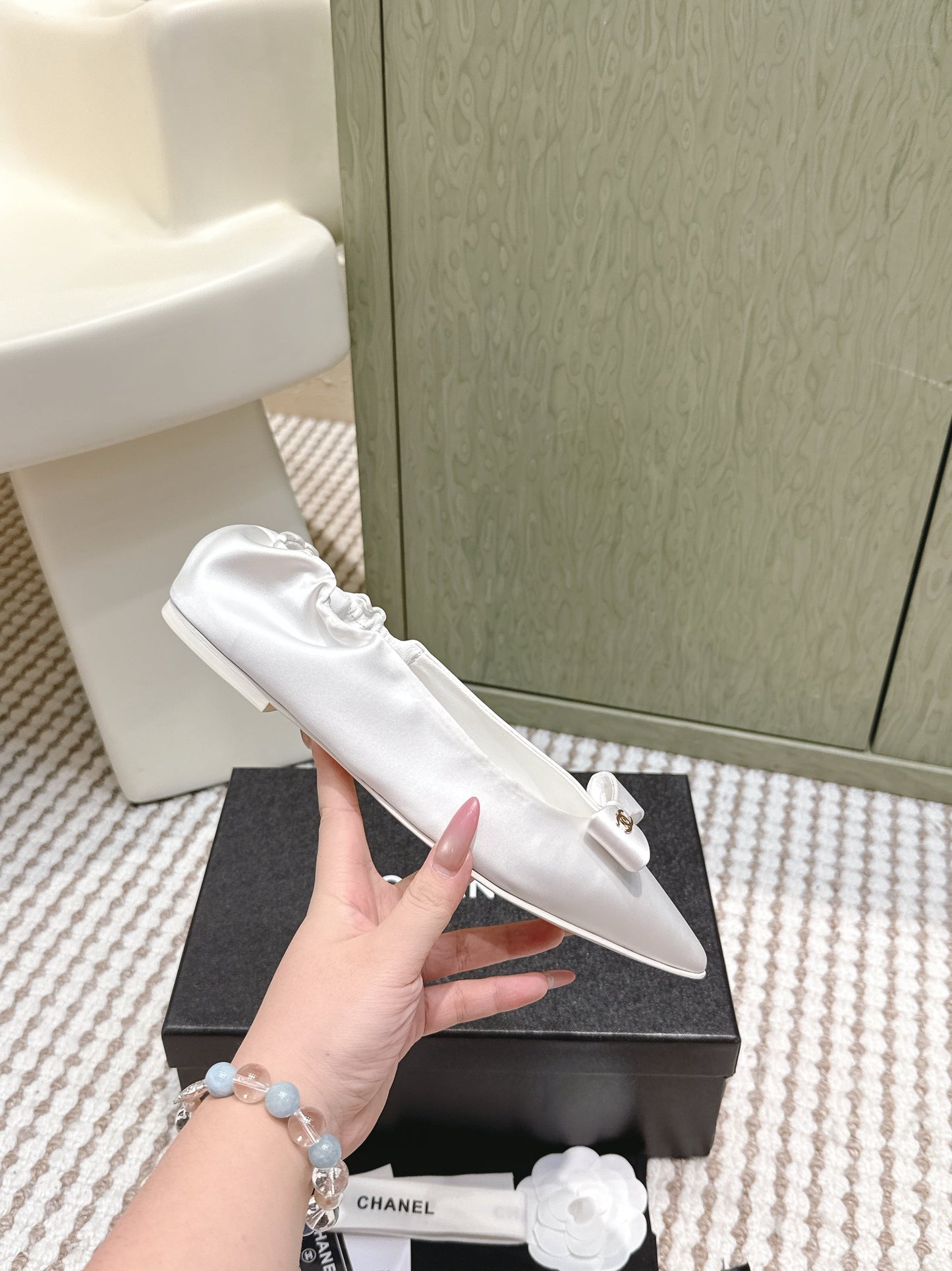 CHANEL 25S MARY JANE BALLET FLATS IN WHITE SILK SATIN - 35