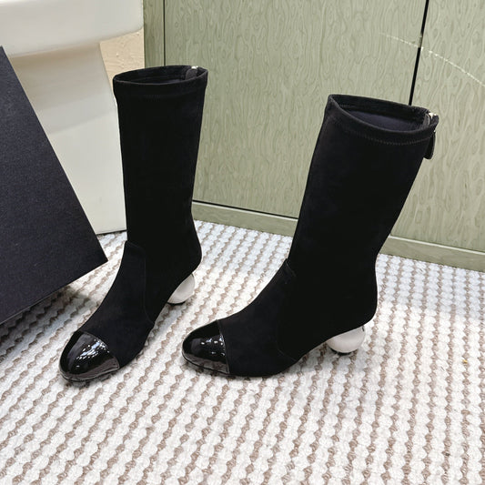 CHANEL 25S PEARL BOOTS IN BLACK SUEDE AND PATENT CALFSKIN - 35