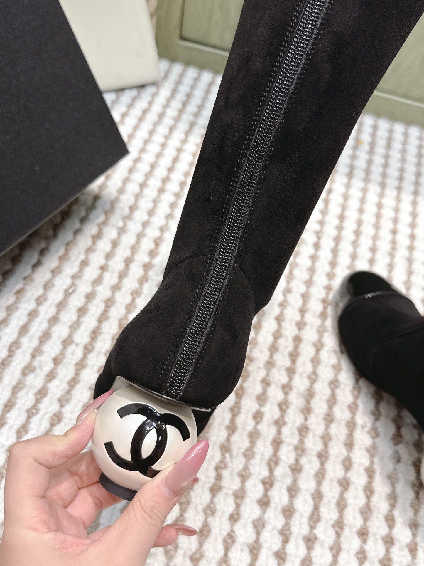 CHANEL 25S PEARL BOOTS IN BLACK SUEDE AND PATENT CALFSKIN - 35