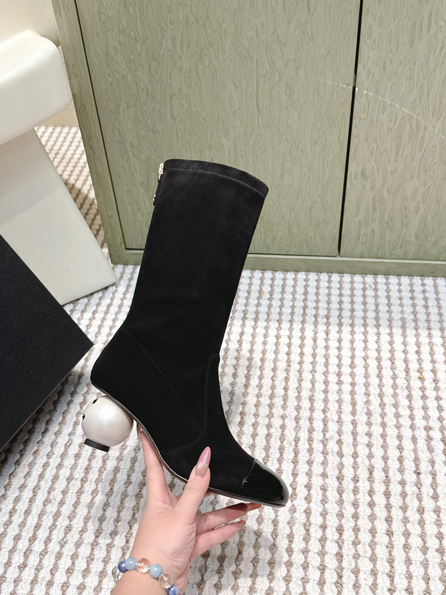 CHANEL 25S PEARL BOOTS IN BLACK SUEDE AND PATENT CALFSKIN - 35