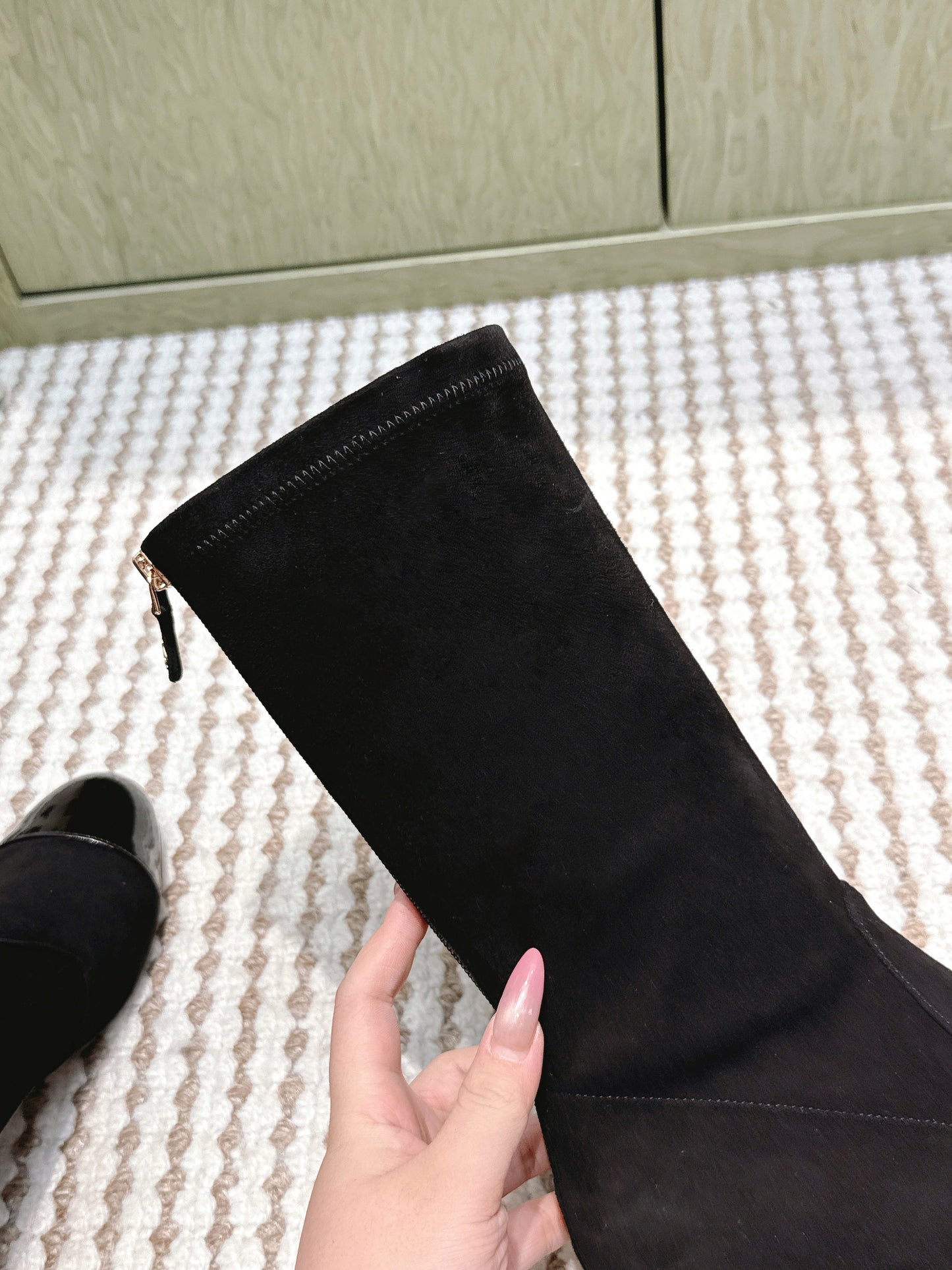 CHANEL 25S PEARL BOOTS IN BLACK SUEDE AND PATENT CALFSKIN - 35