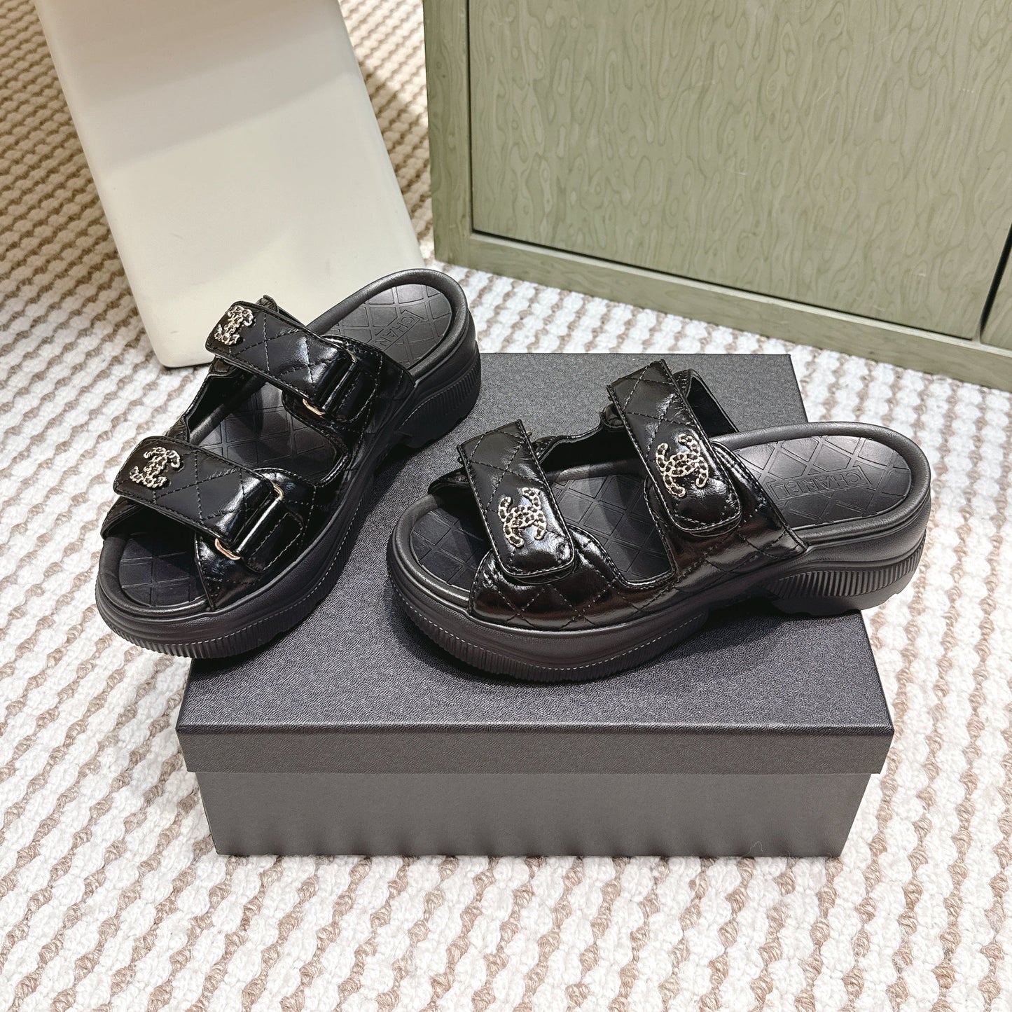 CHANEL 25S STRAP SANDALS IN BLACK PATENT CALFSKIN SILVER HARDWARE - 35