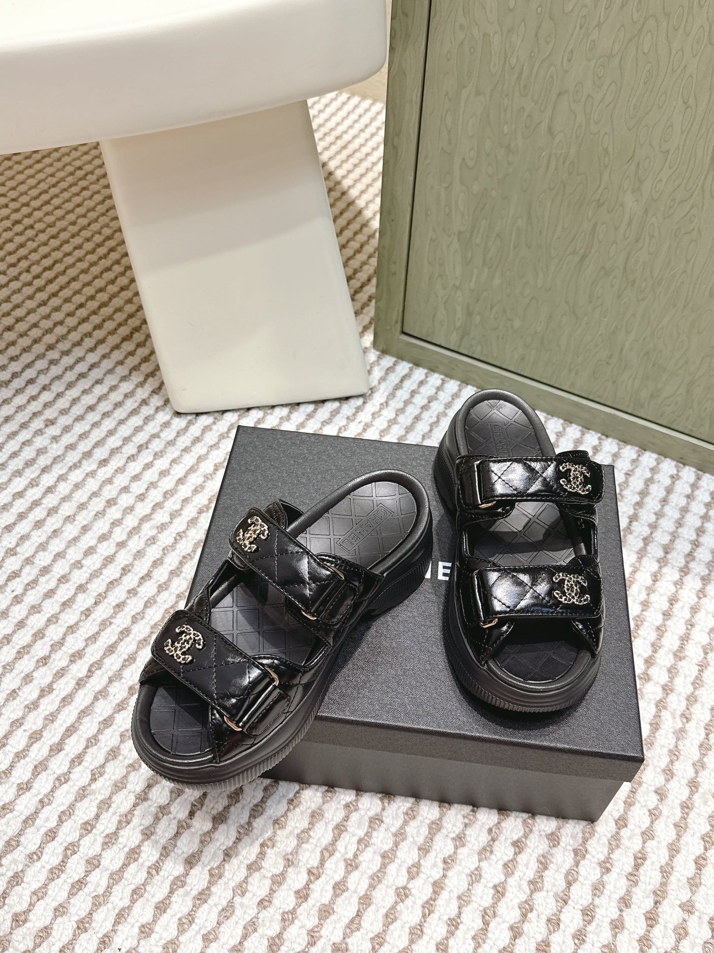 CHANEL 25S STRAP SANDALS IN BLACK PATENT CALFSKIN SILVER HARDWARE - 35