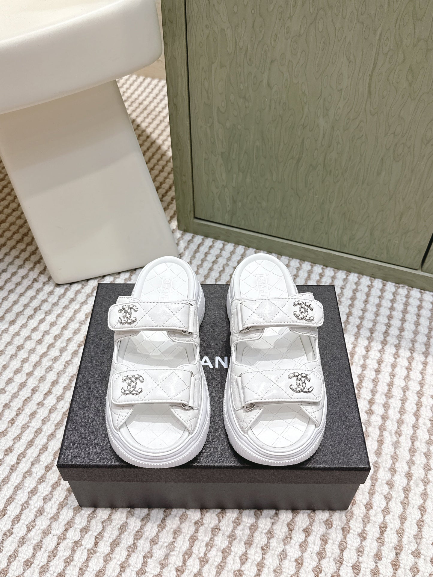 CHANEL 25S STRAP SANDALS IN WHITE PATENT CALFSKIN SILVER HARDWARE - 35