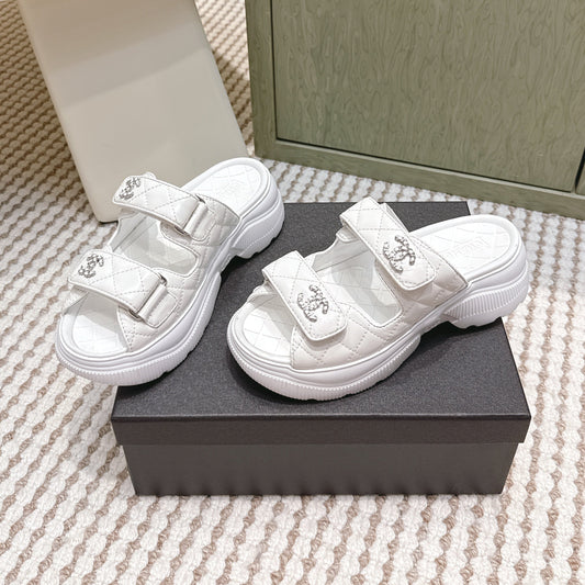 CHANEL 25S STRAP SANDALS IN WHITE PATENT CALFSKIN SILVER HARDWARE - 35