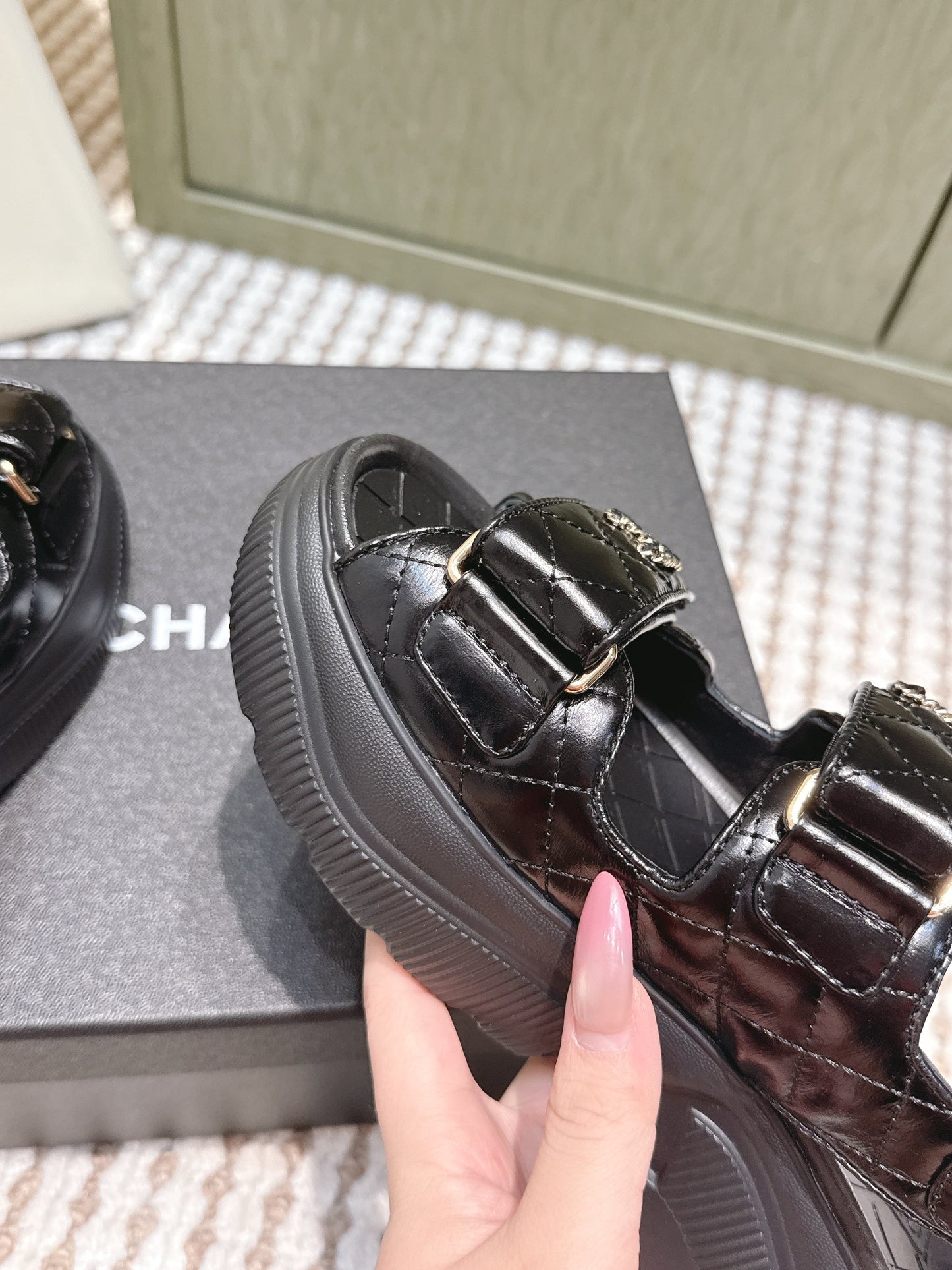 CHANEL 25S SANDALS IN BLACK PATENT CALFSKIN GOLD HARDWARE - 35