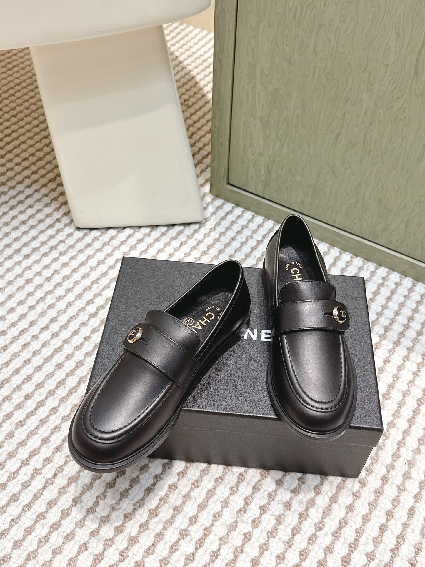 CHANEL 25S GODDESS FLAT LOAFERS IN BLACK CALFSKIN GOLD HARDWARE - 35