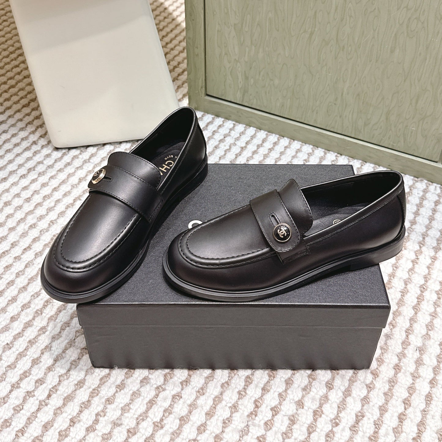 CHANEL 25S GODDESS FLAT LOAFERS IN BLACK CALFSKIN GOLD HARDWARE - 35