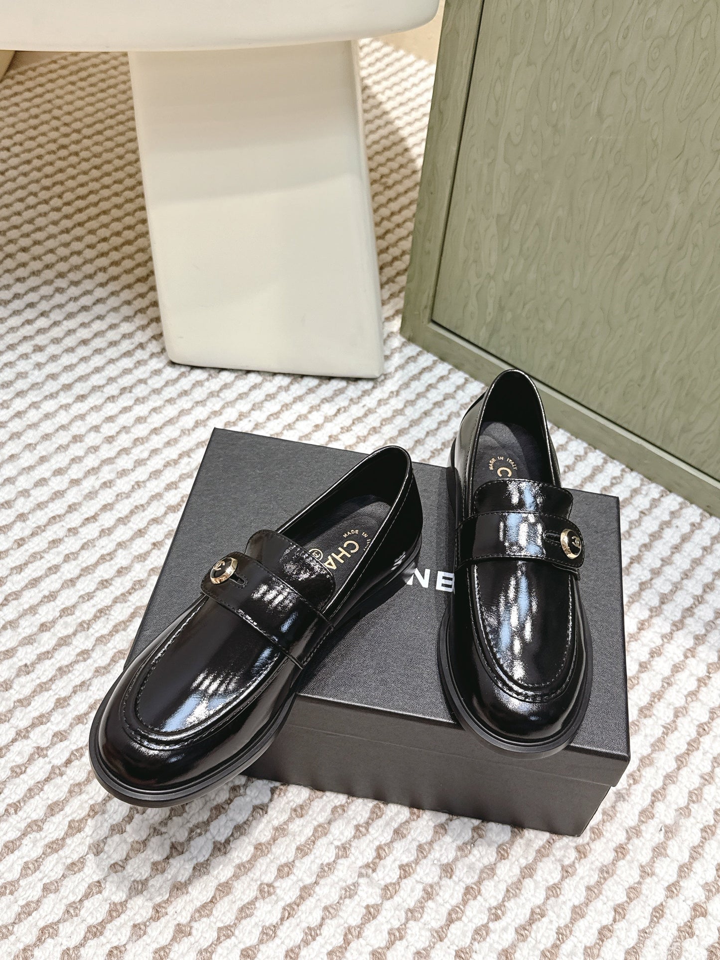 CHANEL 25S GODDESS FLAT LOAFERS IN BLACK PATENT CALFSKIN GOLD HARDWARE - 35