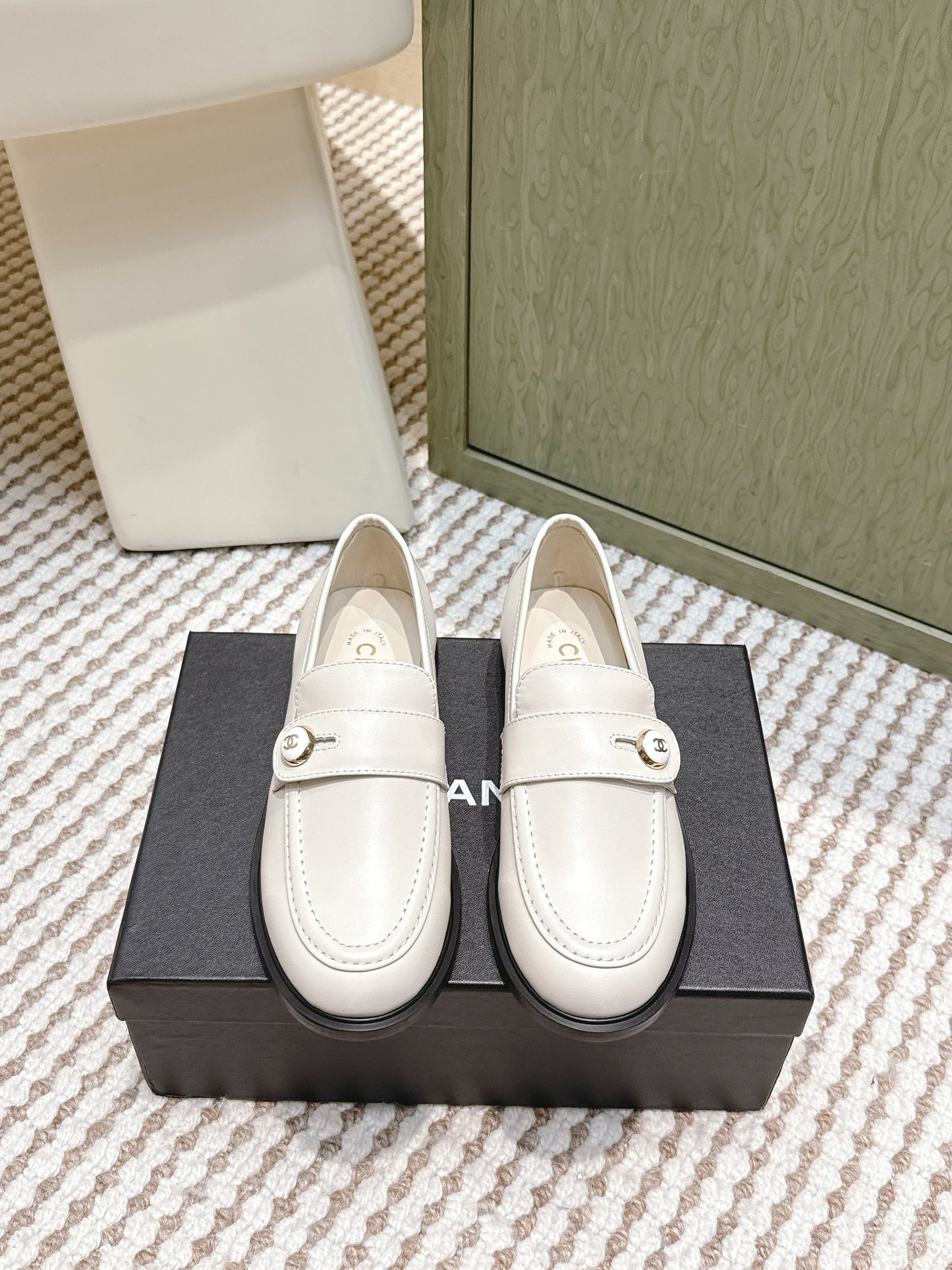 CHANEL 25S GODDESS FLAT LOAFERS IN WHITE CALFSKIN GOLD HARDWARE - 35