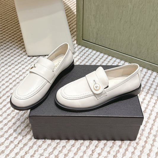 CHANEL 25S GODDESS FLAT LOAFERS IN WHITE CALFSKIN GOLD HARDWARE - 35
