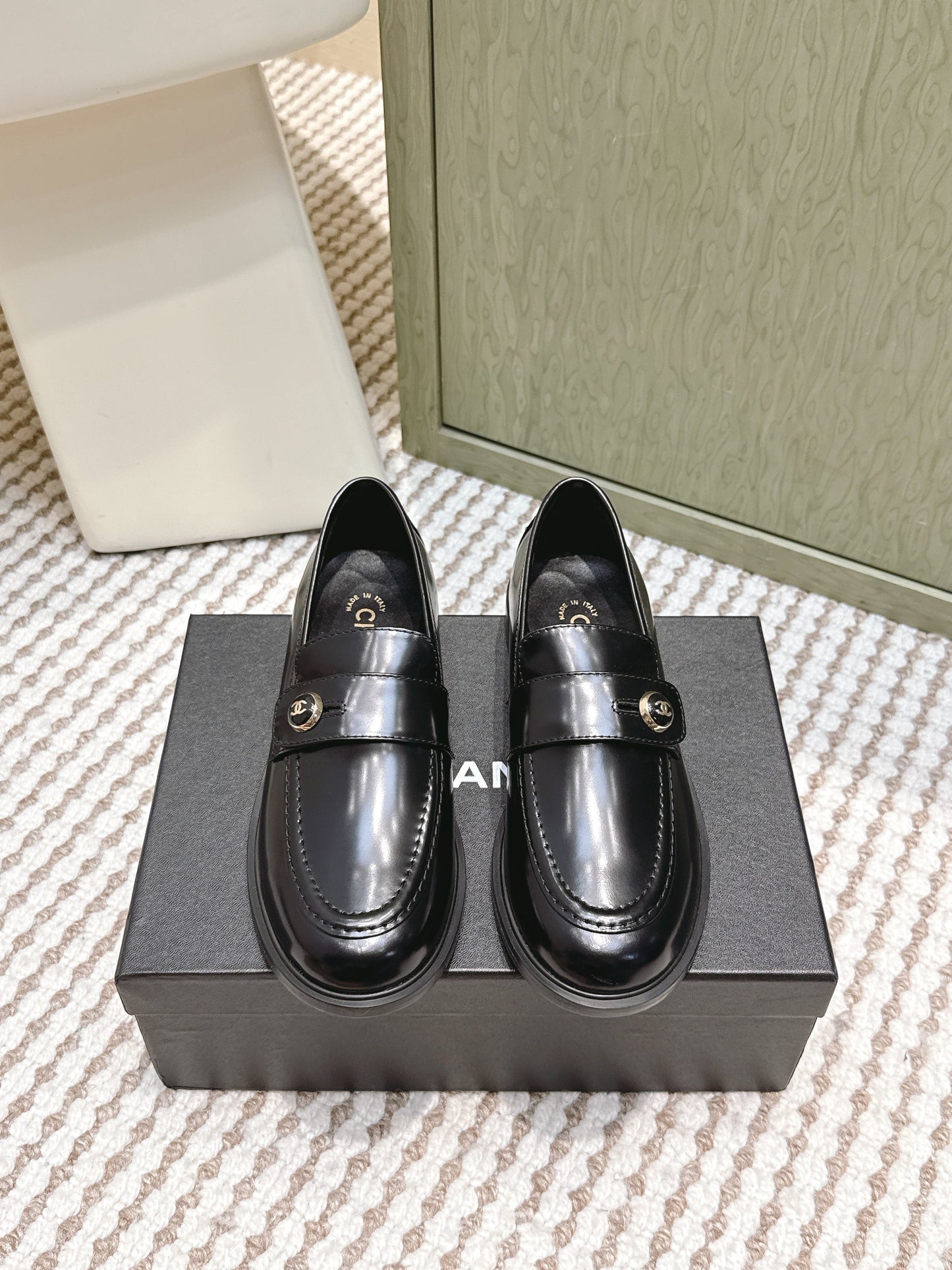 CHANEL 25S GODDESS FLAT LOAFERS IN BLACK GLOSSY CALFSKIN GOLD HARDWARE - 35