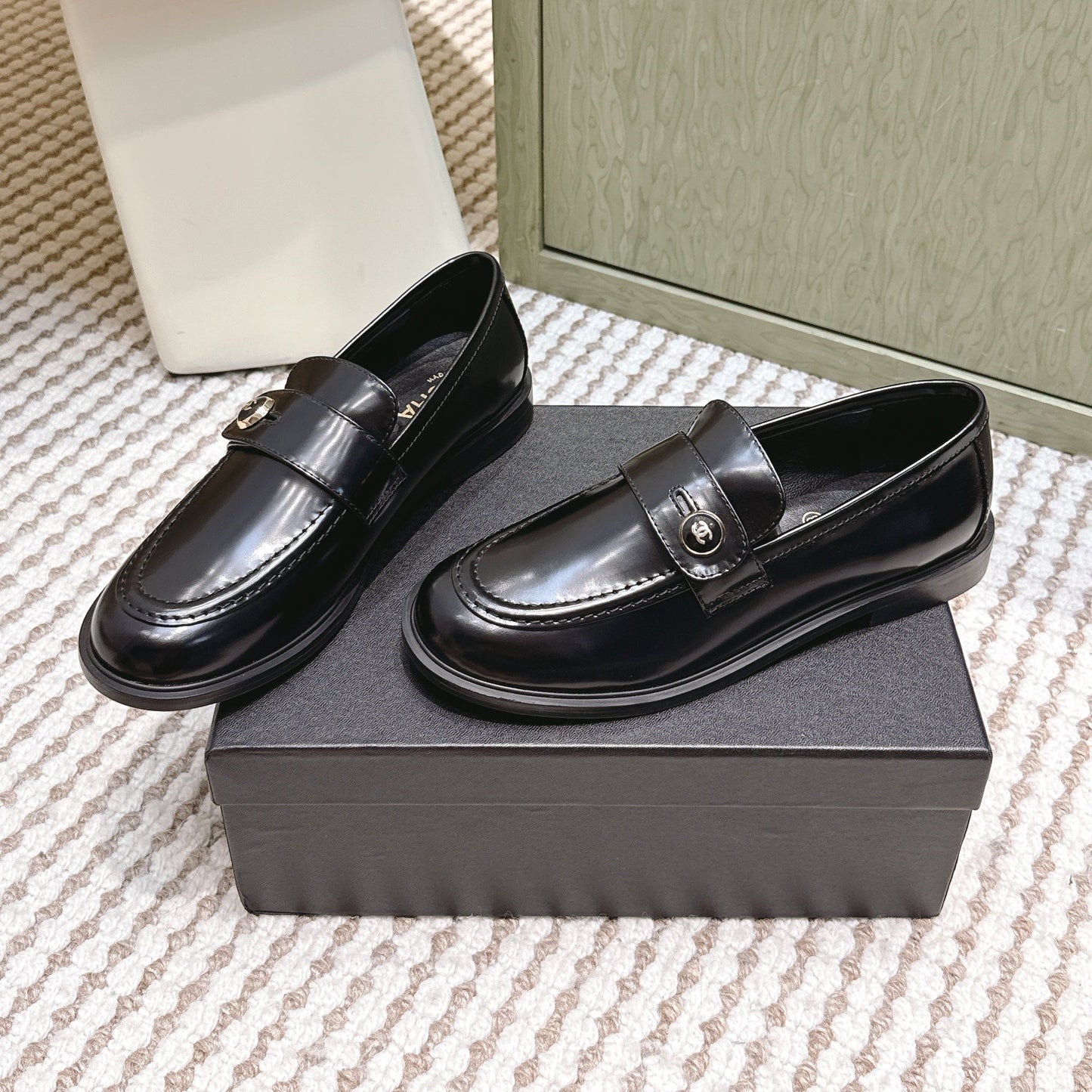 CHANEL 25S GODDESS FLAT LOAFERS IN BLACK GLOSSY CALFSKIN GOLD HARDWARE - 35