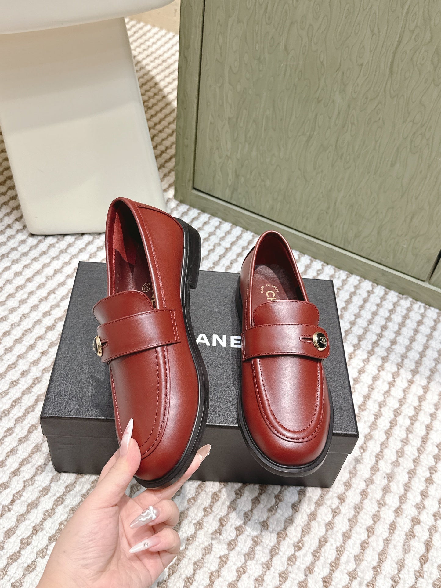 CHANEL 25S GODDESS FLAT LOAFERS IN DARK RED CALFSKIN GOLD HARDWARE - 35