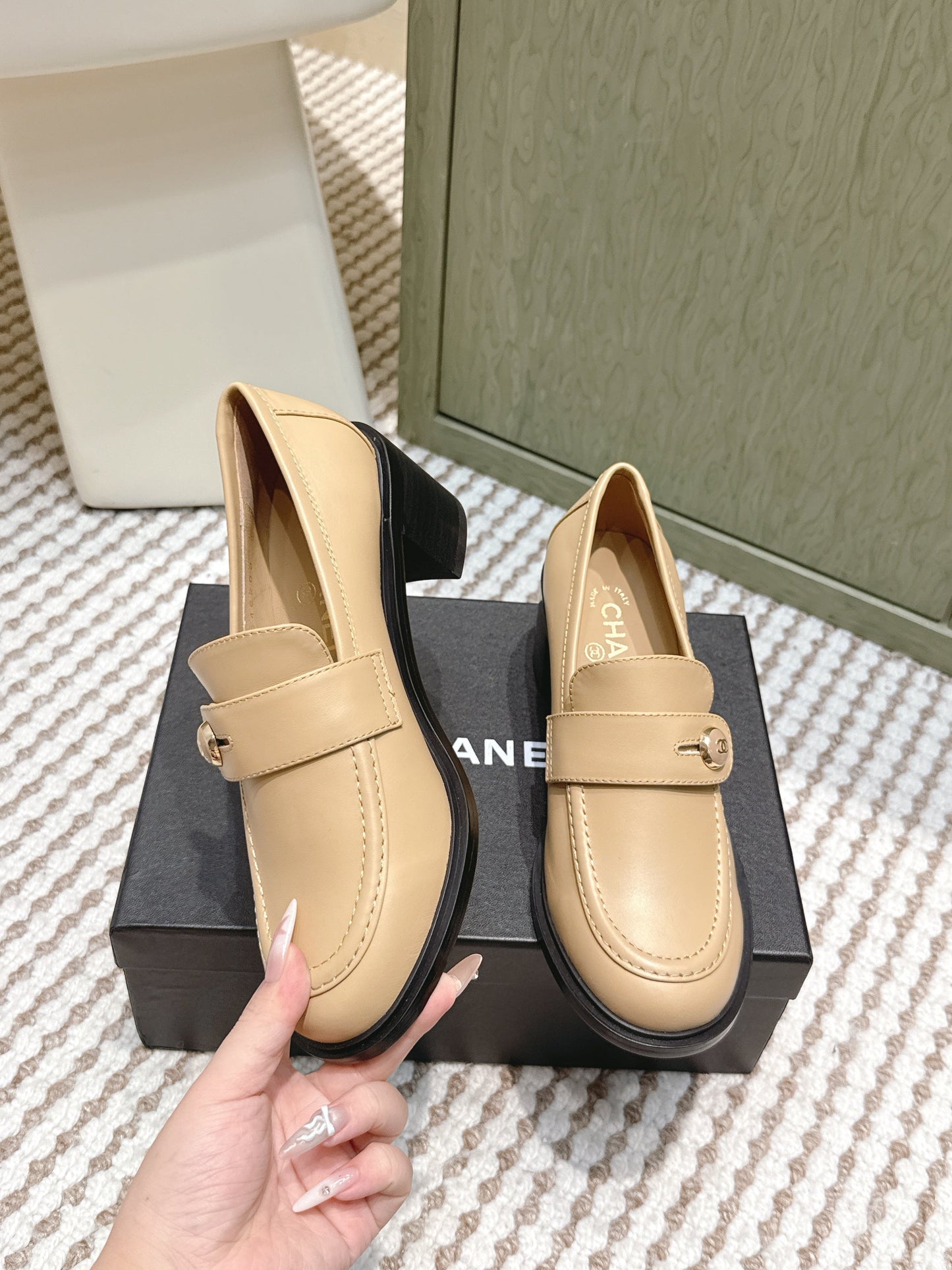 CHANEL 25S GODDESS MOCCASIN LOAFERS 65MM IN WARM BEIGE CALFSKIN GOLD HARDWARE - 35