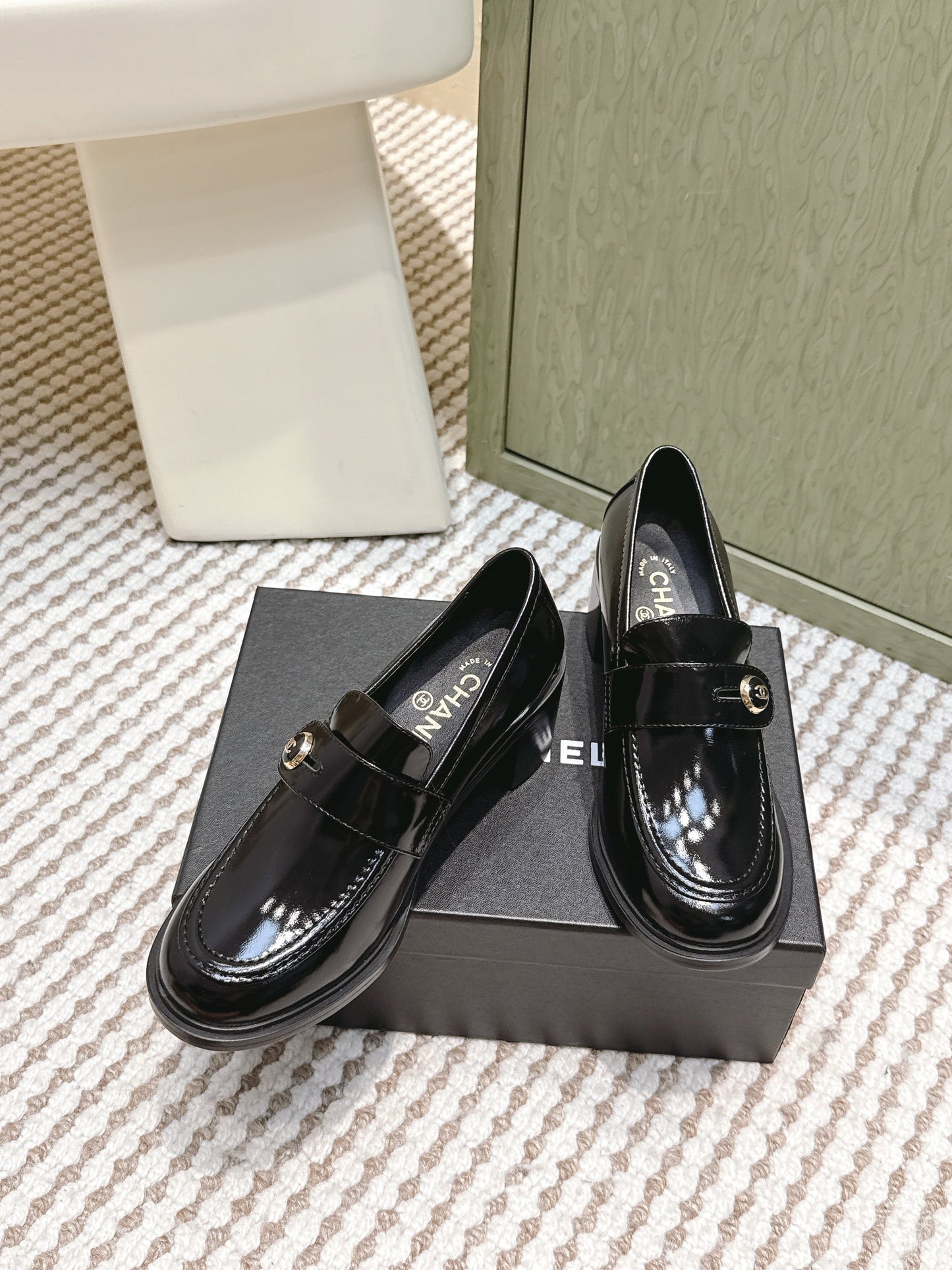CHANEL 25S GODDESS MOCCASIN LOAFERS 65MM IN BLACK GLOSSY CALFSKIN GOLD HARDWARE - 35