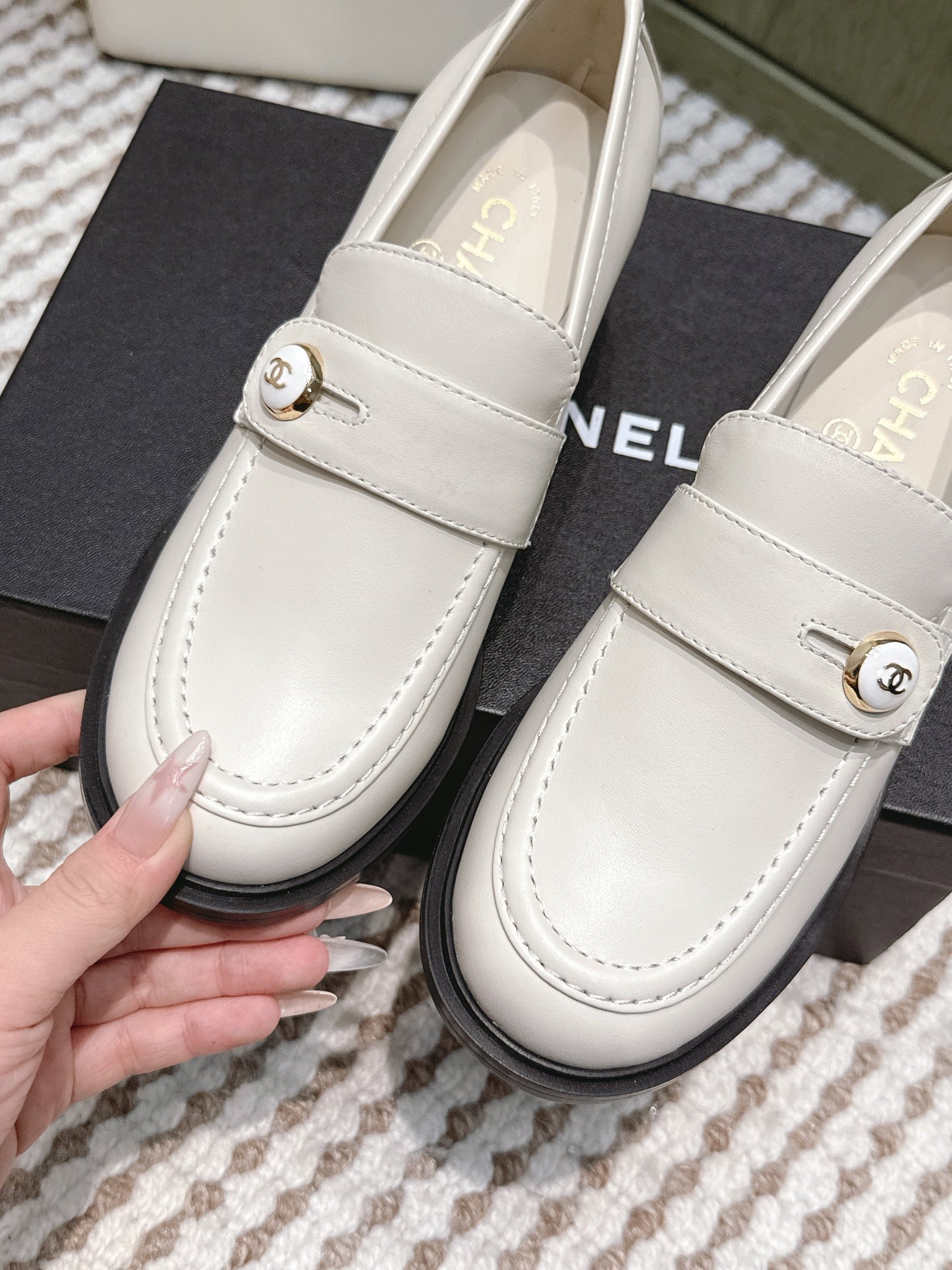 CHANEL 25S GODDESS MOCCASIN LOAFERS 65MM IN WHITE CALFSKIN GOLD HARDWARE - 35