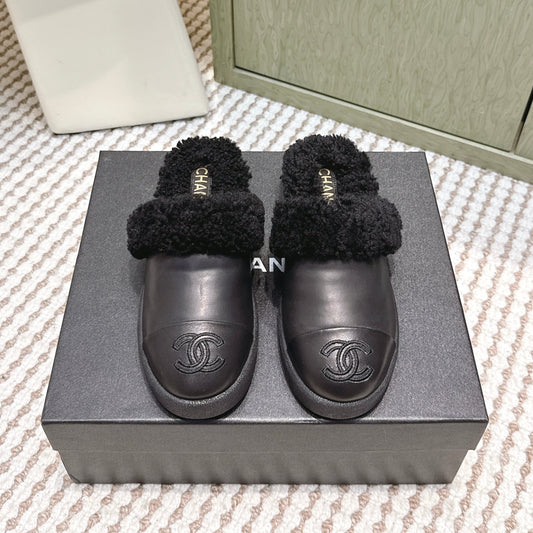 CHANEL 25S INDOOR SLIPPERS IN BLACK CALFSKIN FUR-LINED - 35