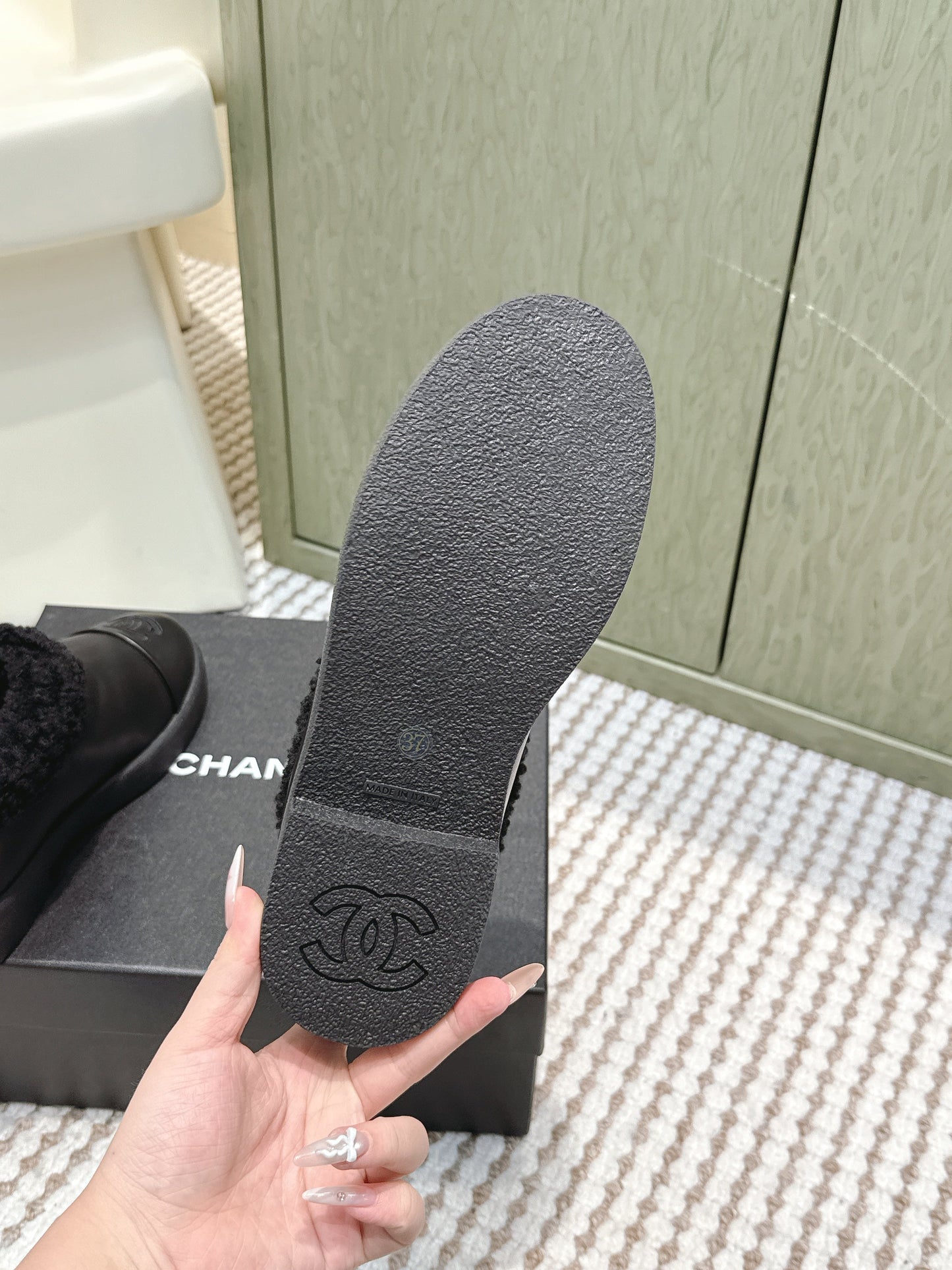 CHANEL 25S SHORT BOOTS IN BLACK CALFSKIN WITH SHEEPSKIN LINING - 35