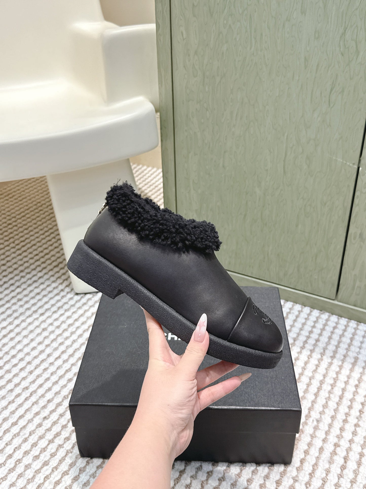 CHANEL 25S SHORT BOOTS IN BLACK CALFSKIN WITH SHEEPSKIN LINING - 35