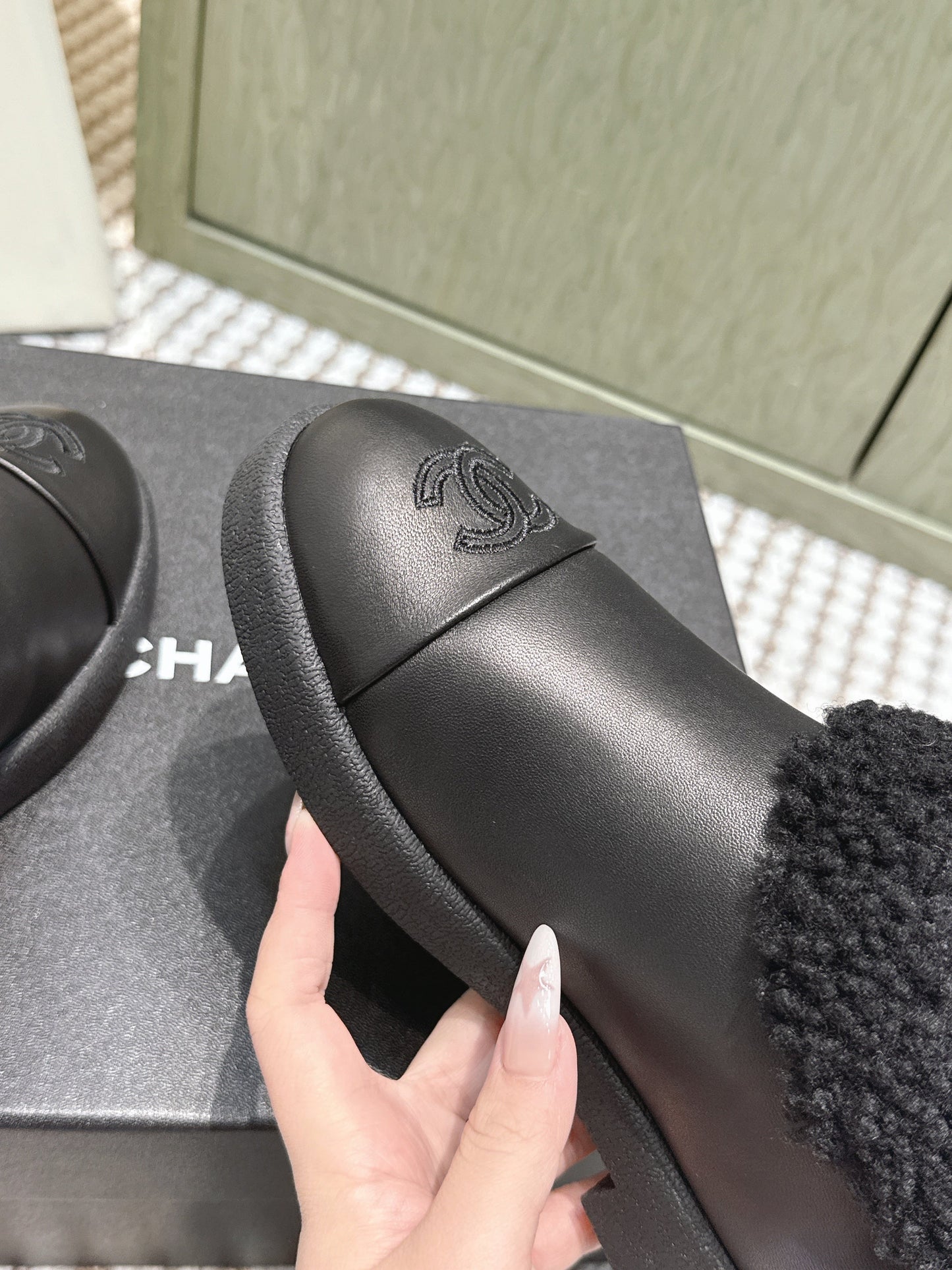 CHANEL 25S SHORT BOOTS IN BLACK CALFSKIN WITH SHEEPSKIN LINING - 35