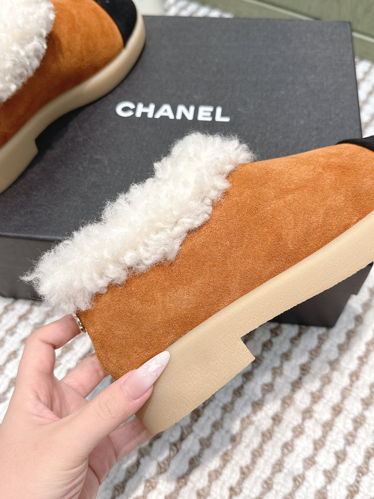 CHANEL 25S SHORT SUEDE BOOTS IN CARAMEL AND BLACK WITH SHEEPSKIN LINING - 35
