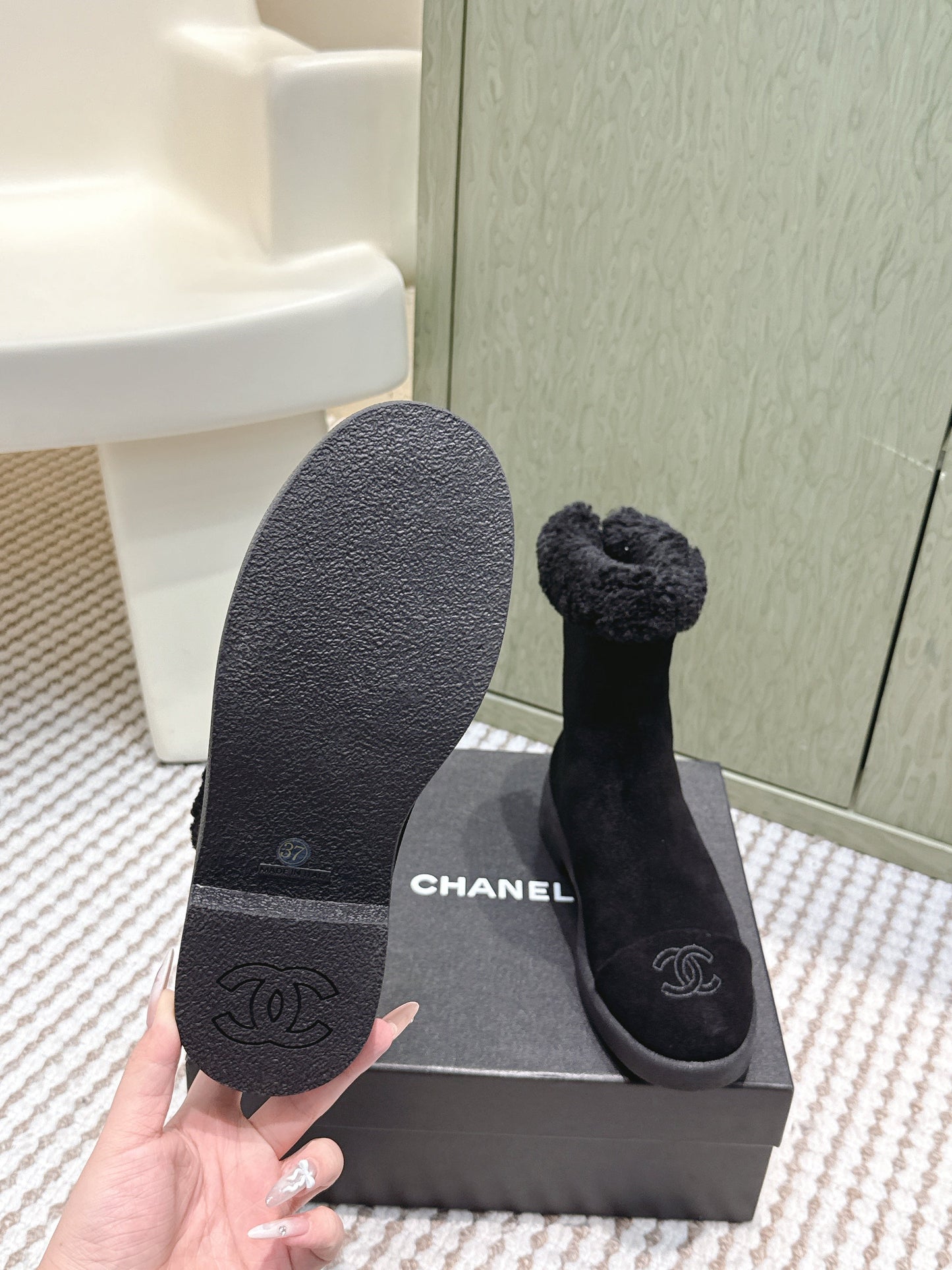 CHANEL 25S CALF-HIGH BOOTS IN BLACK SUEDE LINED WITH SHEEPSKIN - 35