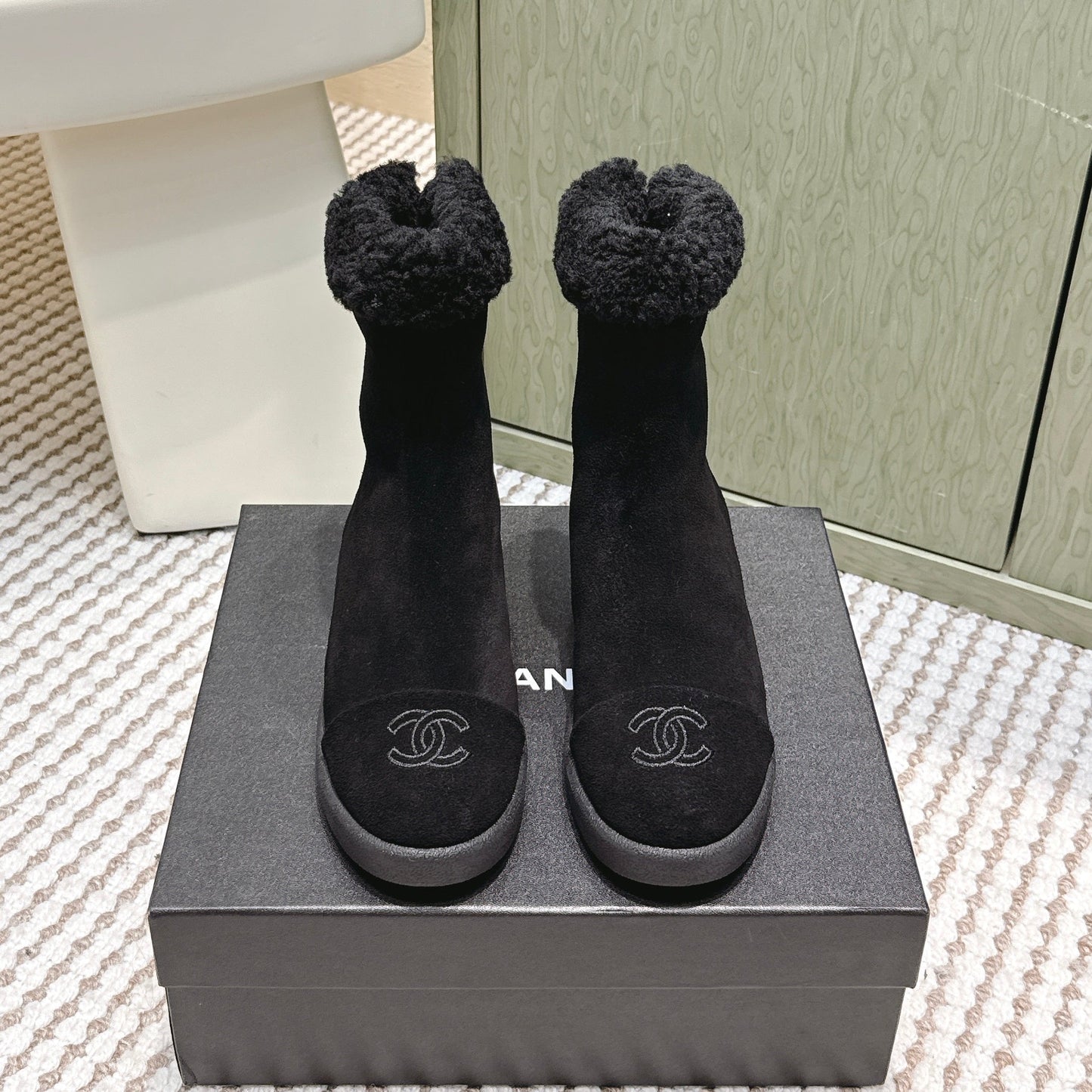 CHANEL 25S CALF-HIGH BOOTS IN BLACK SUEDE LINED WITH SHEEPSKIN - 35