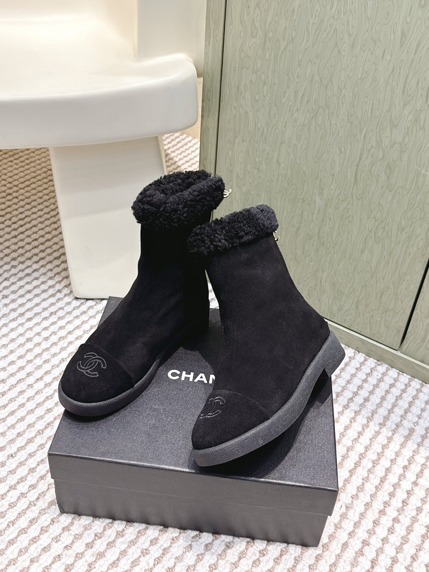 CHANEL 25S CALF-HIGH BOOTS IN BLACK SUEDE LINED WITH SHEEPSKIN - 35