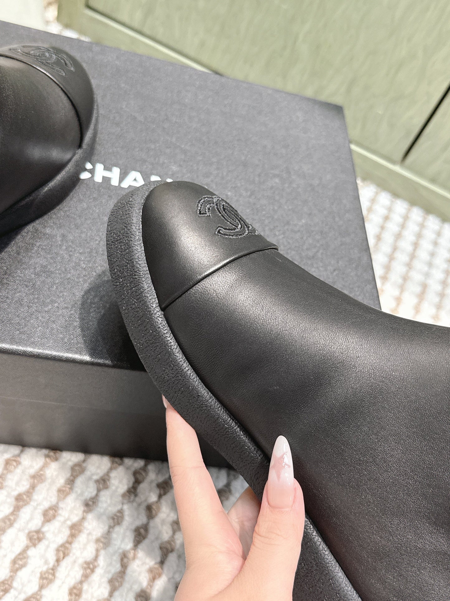 CHANEL 25S CALF-HIGH BOOTS IN BLACK CALFSKIN LINED WITH SHEEPSKIN - 35