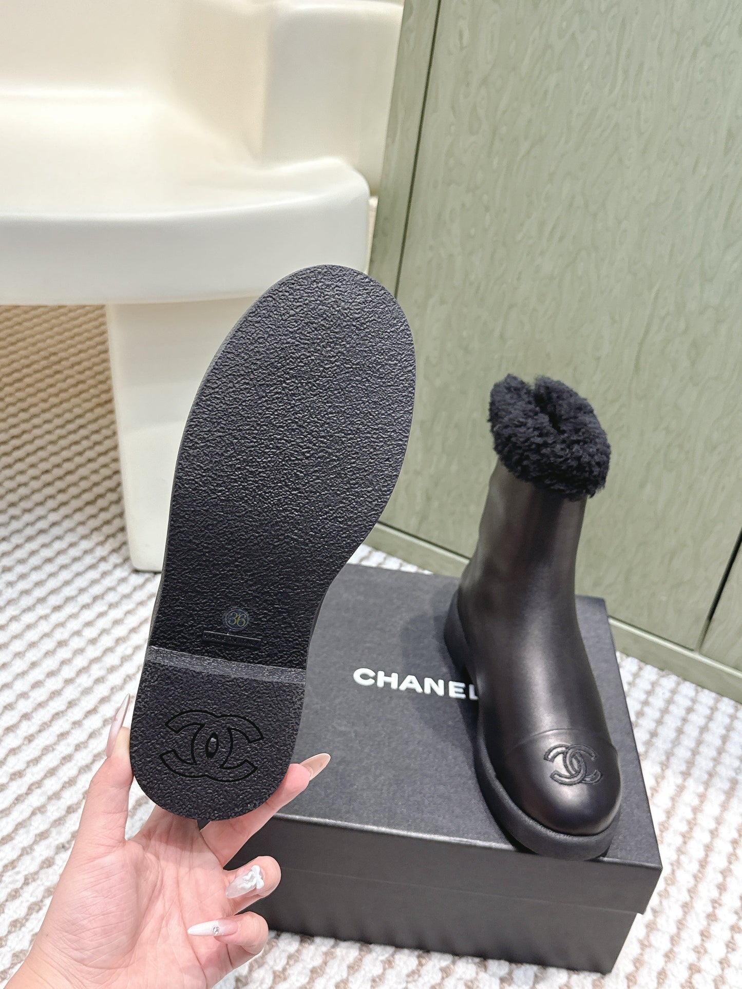 CHANEL 25S CALF-HIGH BOOTS IN BLACK CALFSKIN LINED WITH SHEEPSKIN - 35