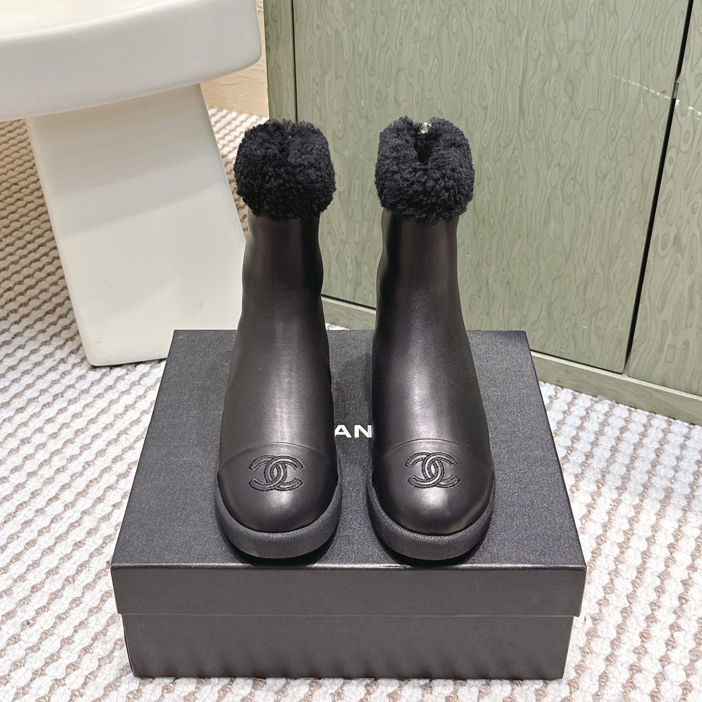 CHANEL 25S CALF-HIGH BOOTS IN BLACK CALFSKIN LINED WITH SHEEPSKIN - 35