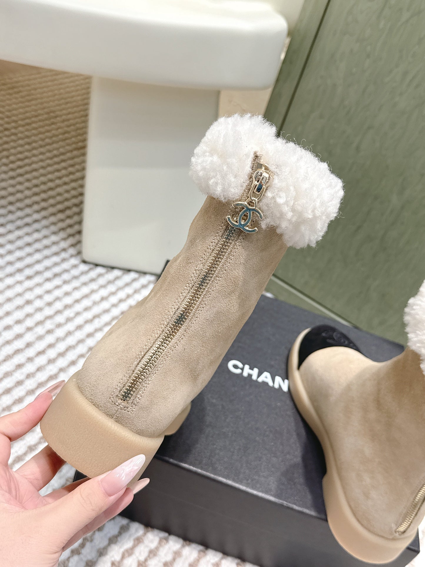 CHANEL 25S CALF-HIGH BOOTS IN BLACK AND BEIGE SUEDE LINED WITH SHEEPSKIN - 35