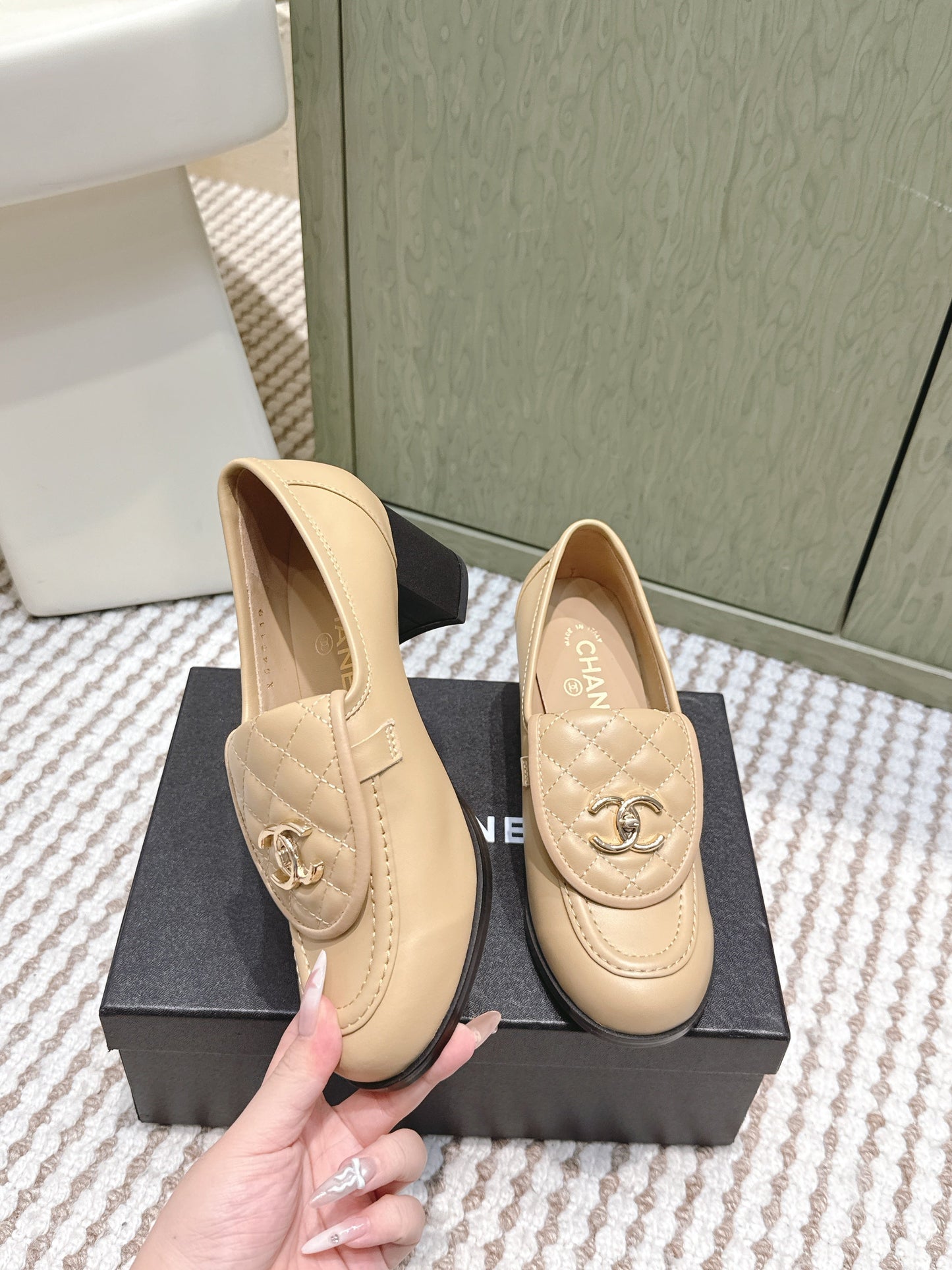 CHANEL 25S LOAFERS MOCCASIN 65MM IN WARM BEIGE CALFSKIN GOLD HARDWARE - 35