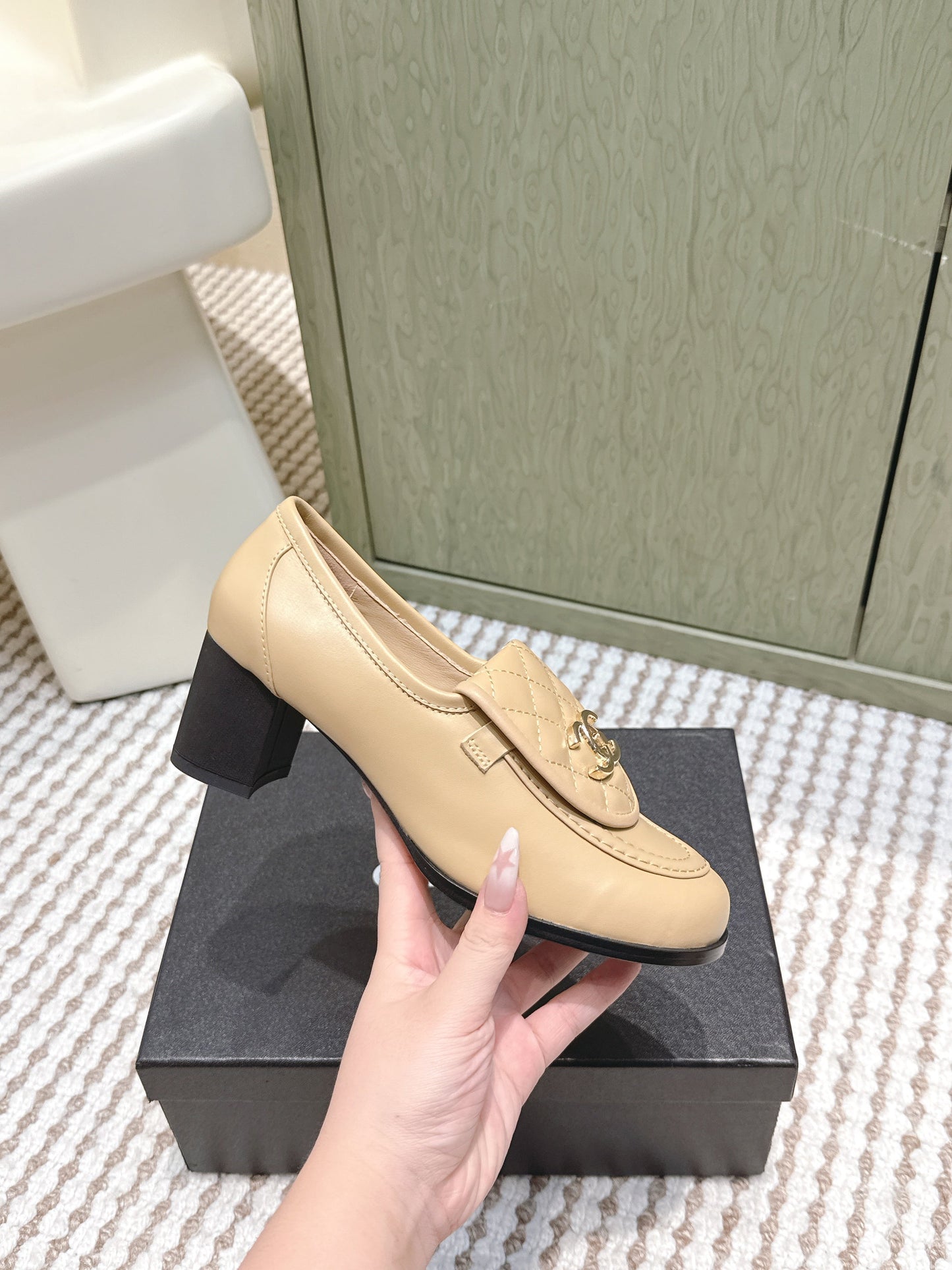 CHANEL 25S LOAFERS MOCCASIN 65MM IN WARM BEIGE CALFSKIN GOLD HARDWARE - 35