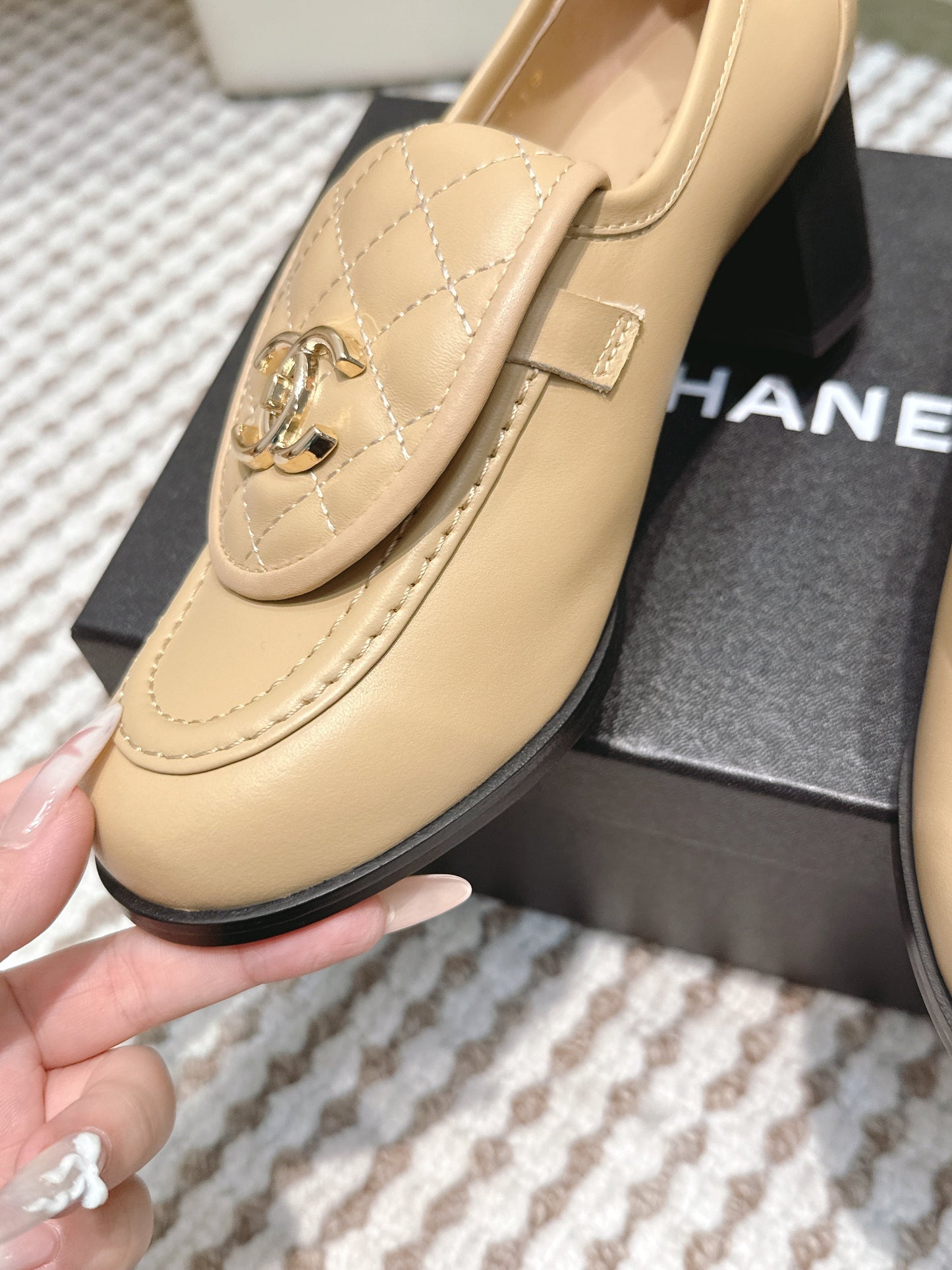 CHANEL 25S LOAFERS MOCCASIN 65MM IN WARM BEIGE CALFSKIN GOLD HARDWARE - 35